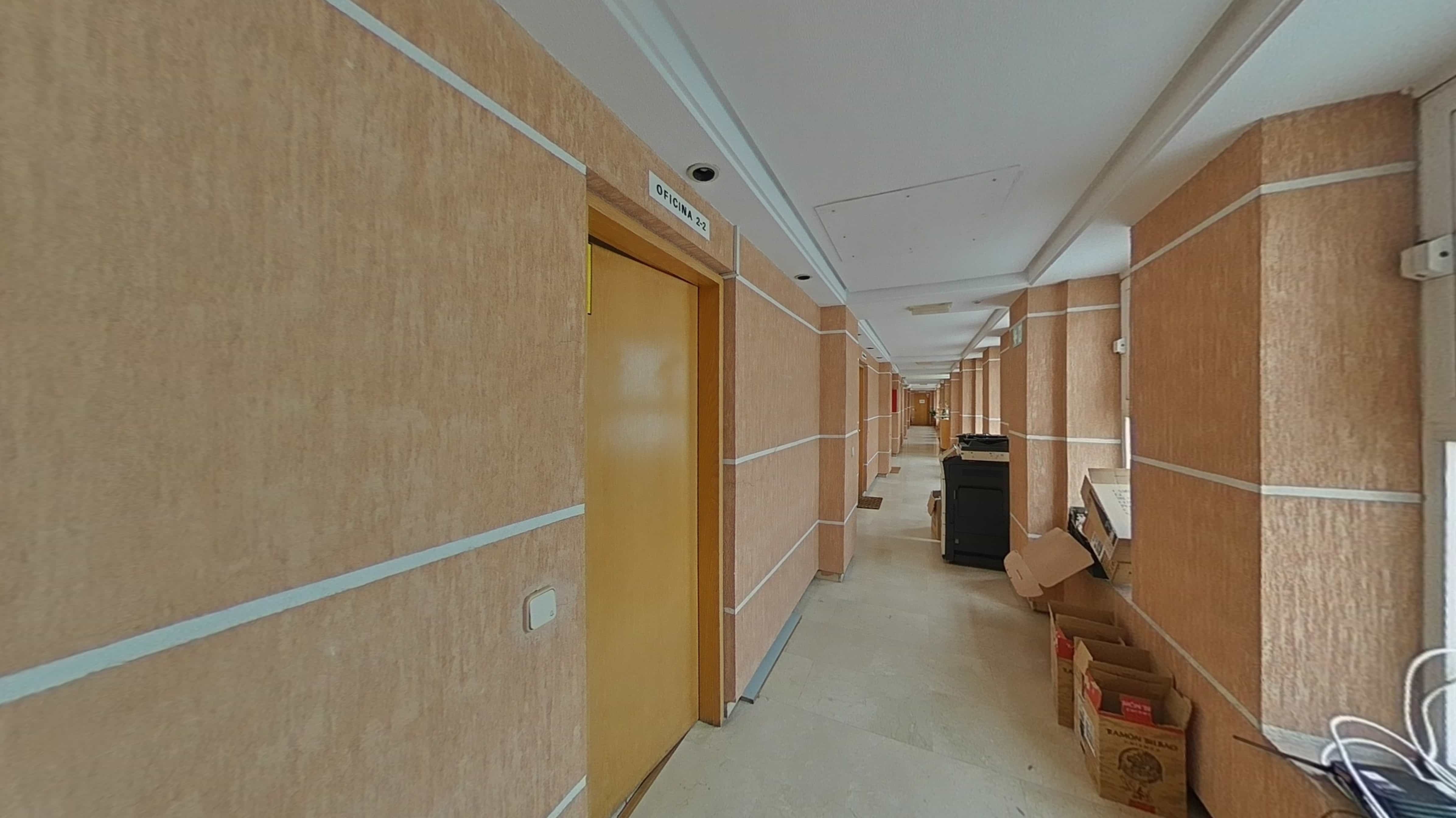 Local en venta en calle Via Complutense