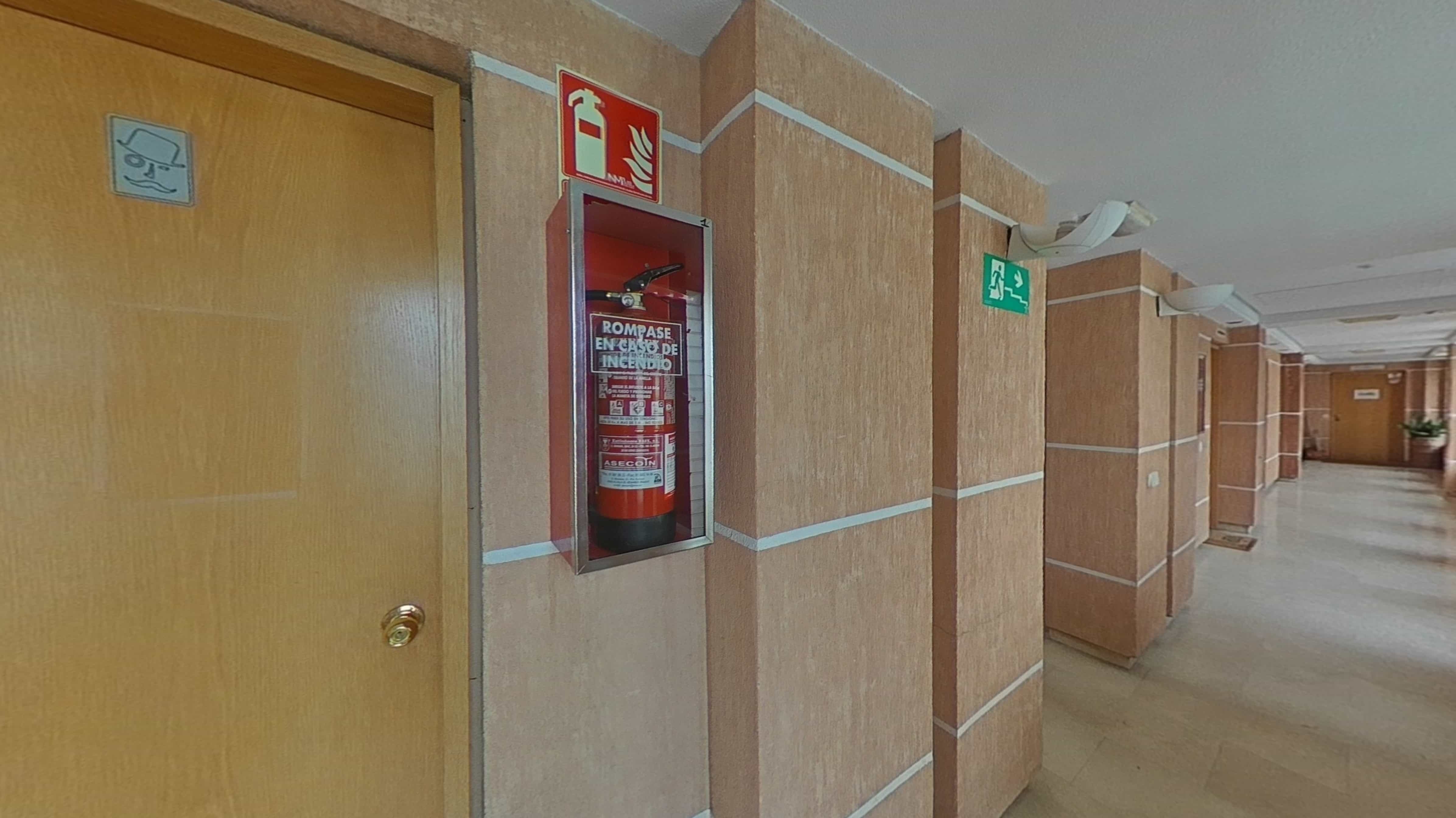 Local en venta en calle Via Complutense