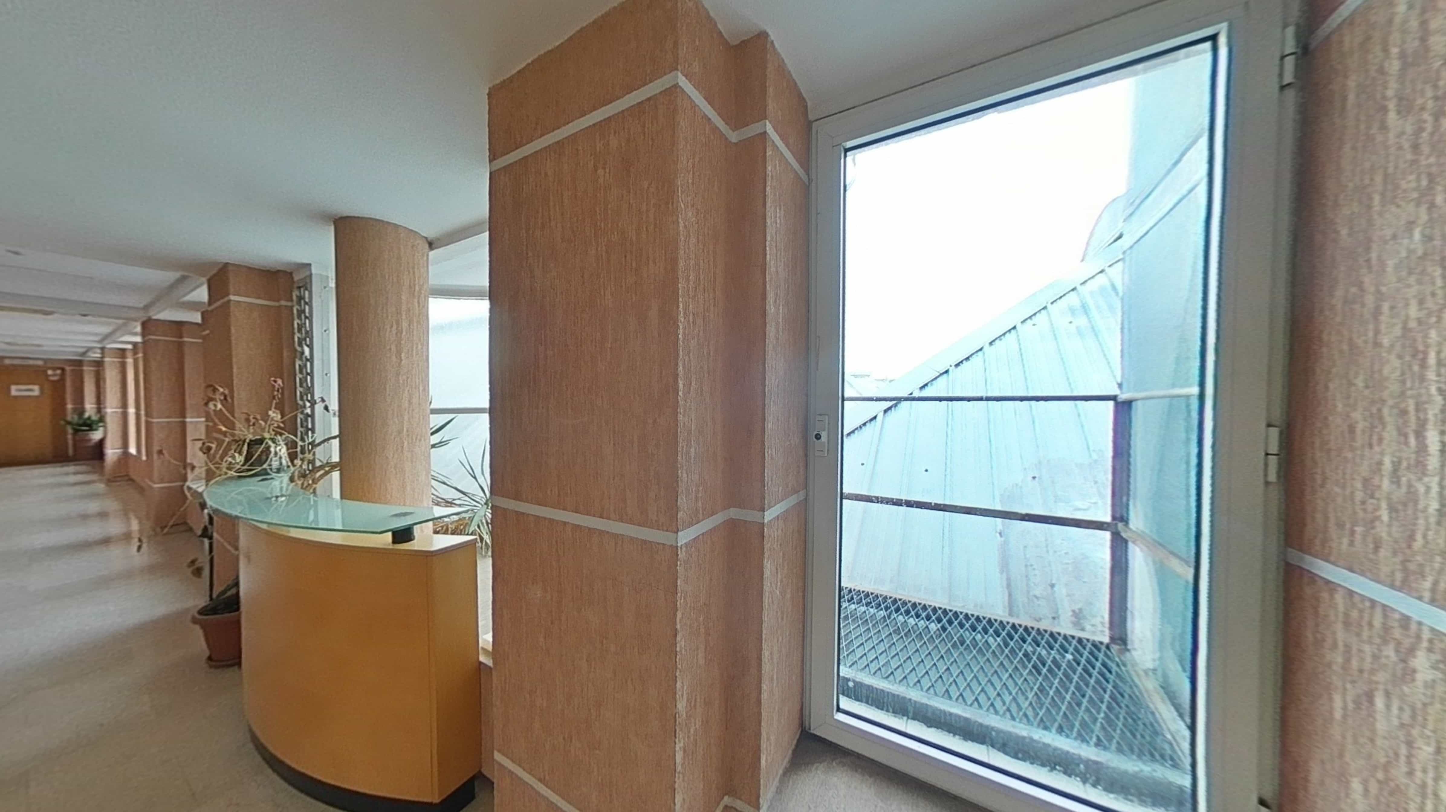 Local en venta en calle Via Complutense