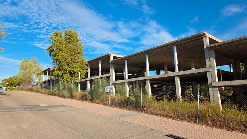 Obra parada en venta en calle Reino Unido