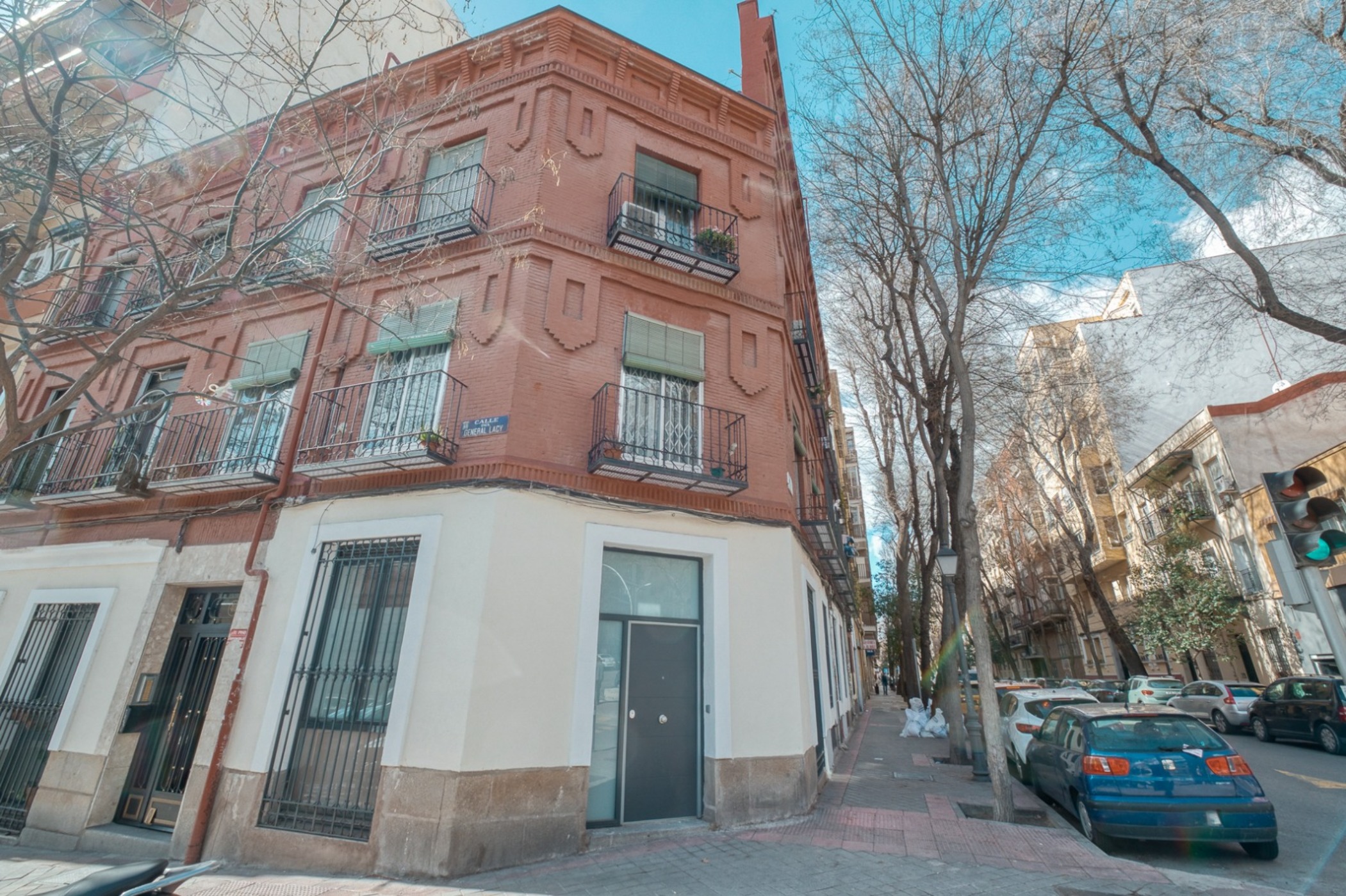 Flat for sale in calle Calle del General Lacy Madrid