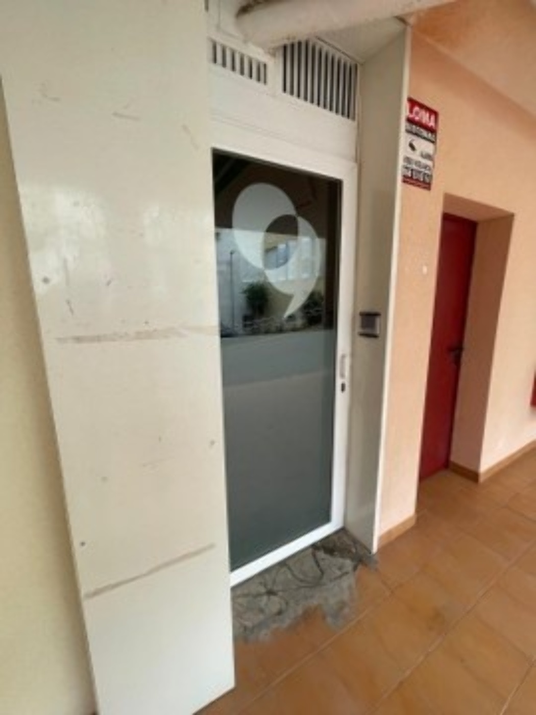 Commercial premises for sale in calle Calafate