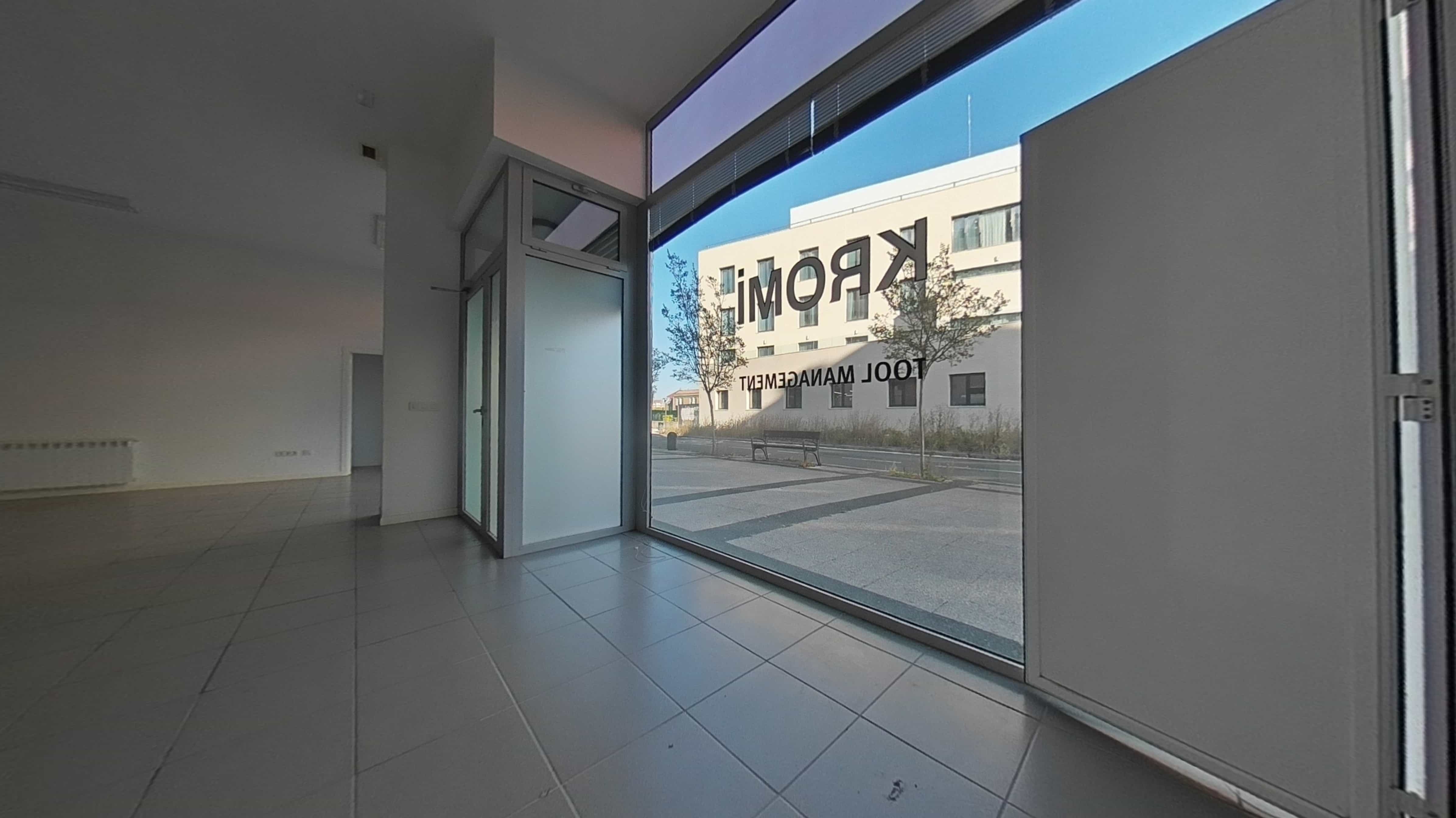 Locaux commerciaux à vendre à calle Miren Martinez Saez del Burgo