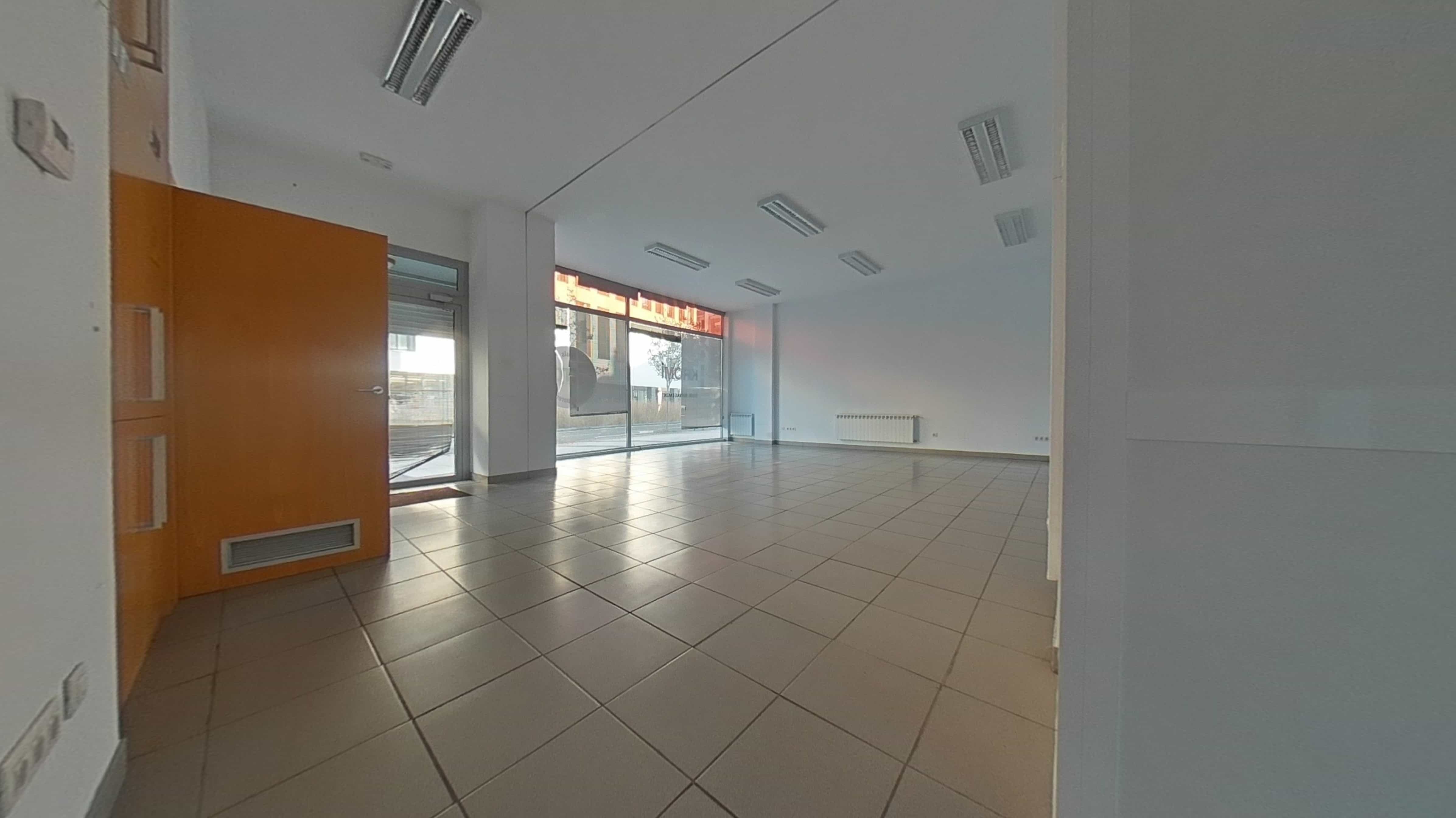 Locaux commerciaux à vendre à calle Miren Martinez Saez del Burgo