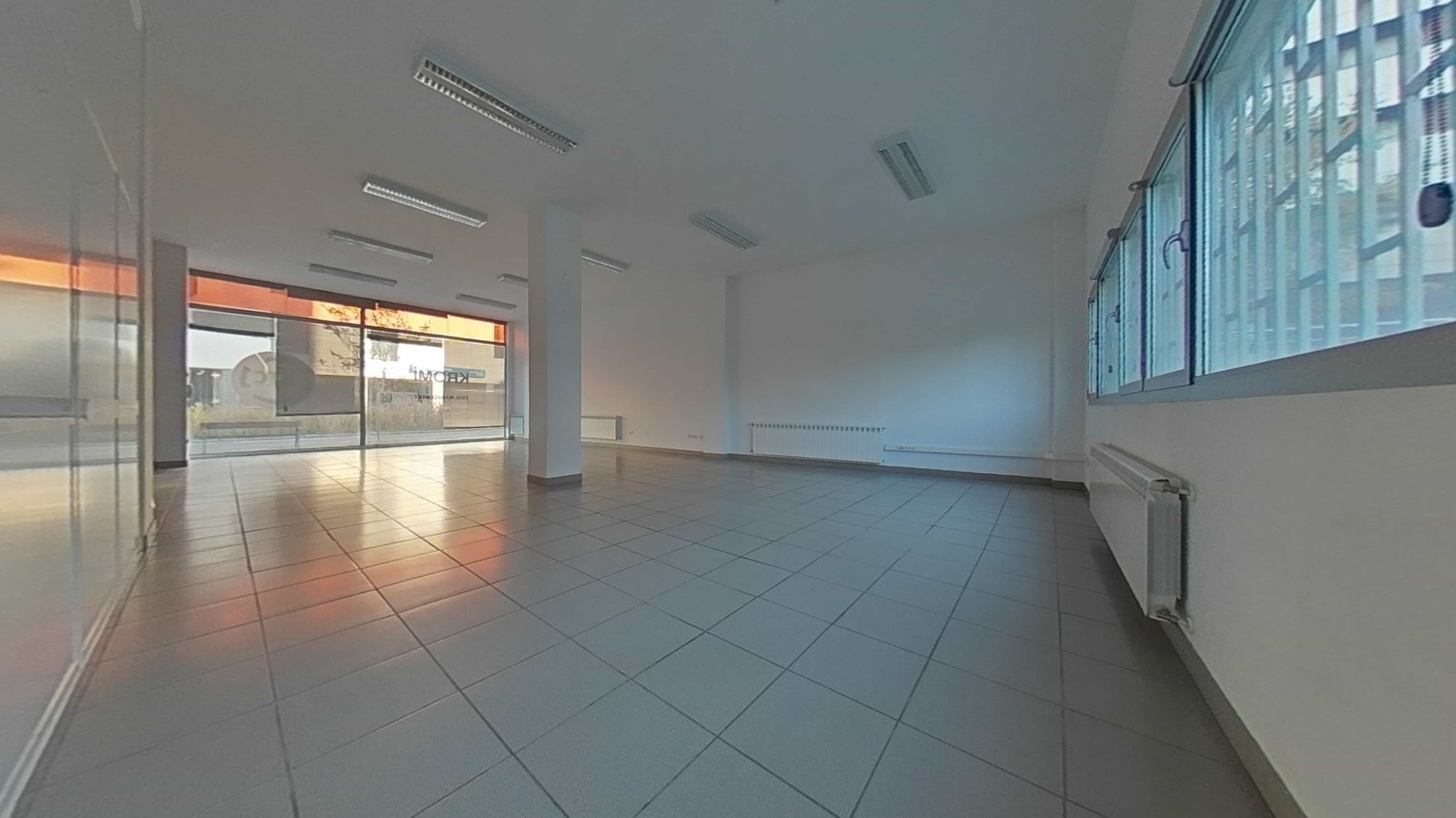 Locaux commerciaux à vendre à calle Miren Martinez Saez del Burgo