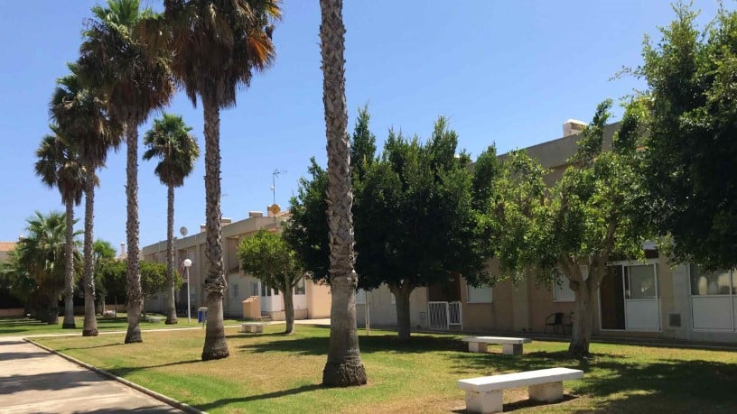 Chalet adosado en venta en calle Doña Rodriguez