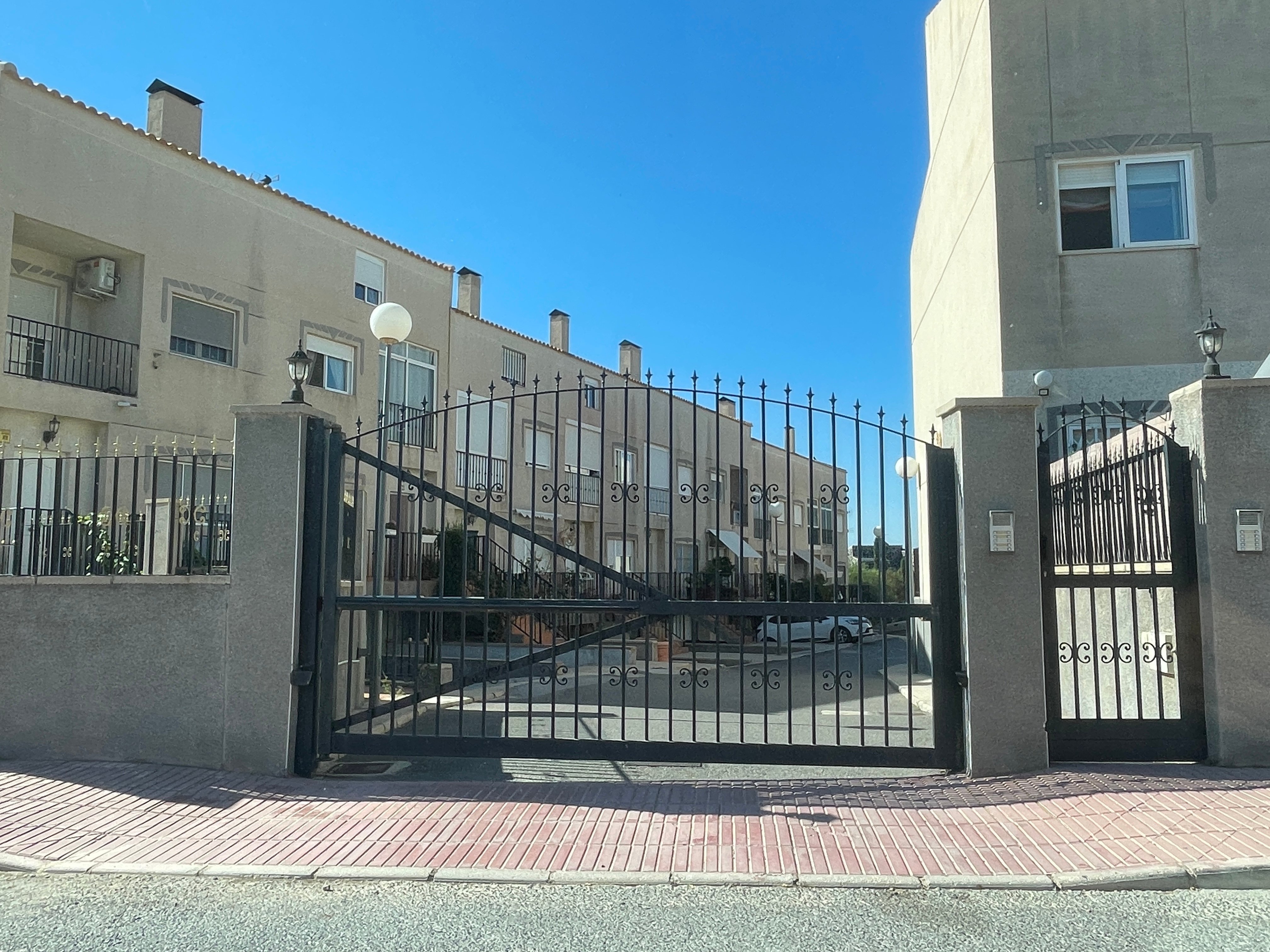 Chalet adosado en venta en calle Calle la Carrasqueta