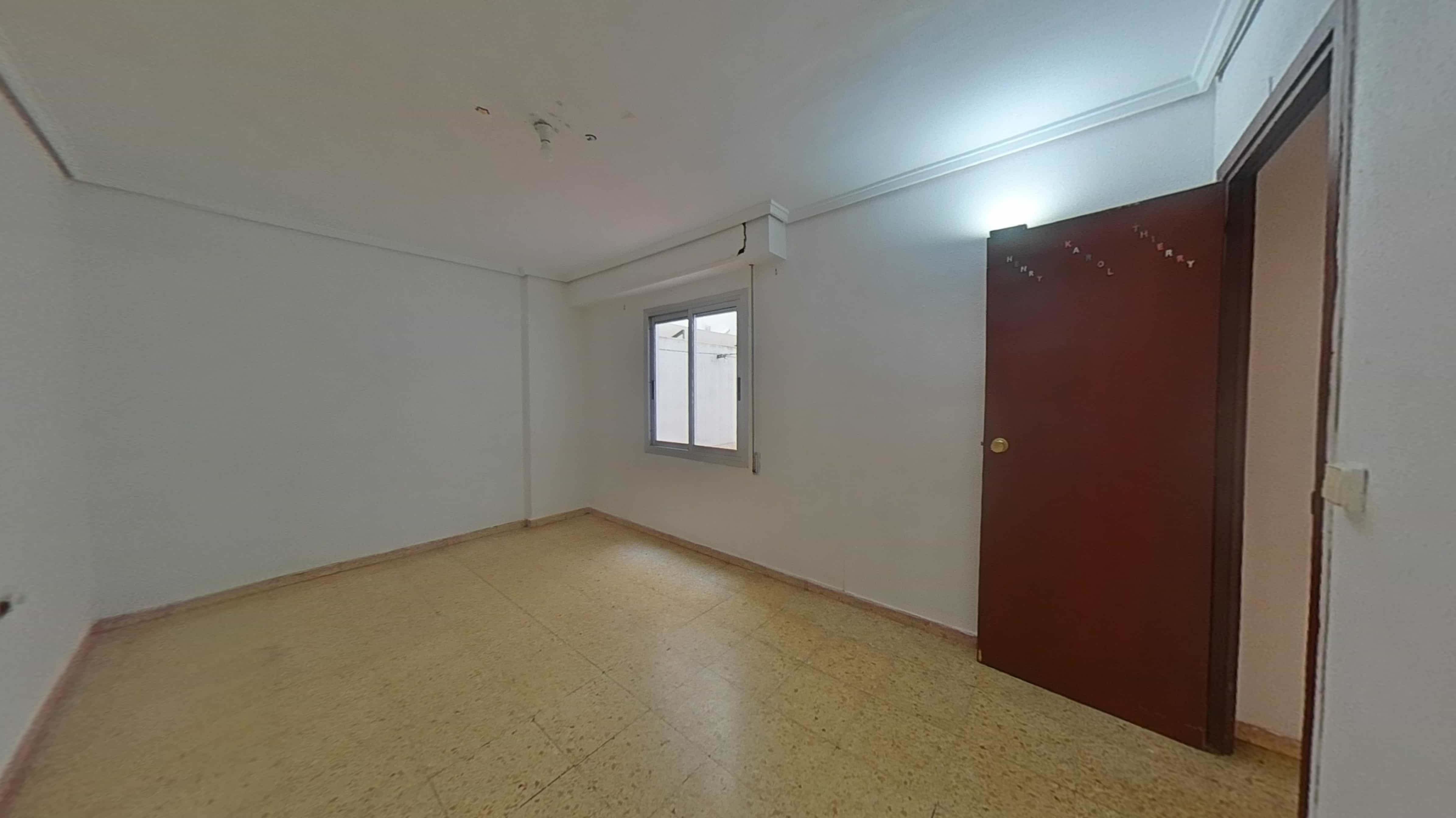Flat for sale in calle Pedro Cabanes