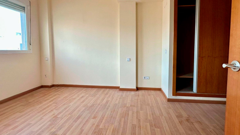 Chalet adosado en venta en calle Asteroide