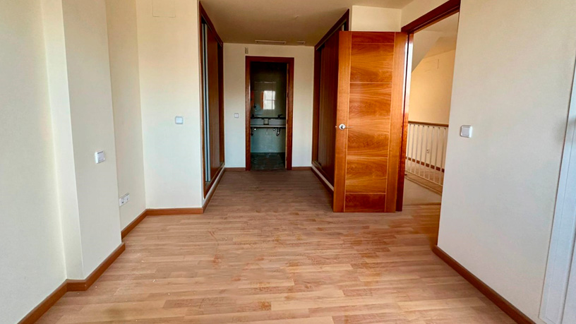 Chalet adosado en venta en calle Asteroide