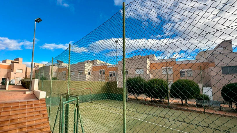 Chalet adosado en venta en calle Asteroide