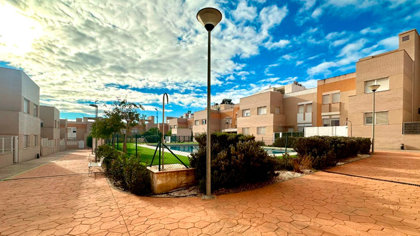 Chalet adosado en venta en calle Asteroide