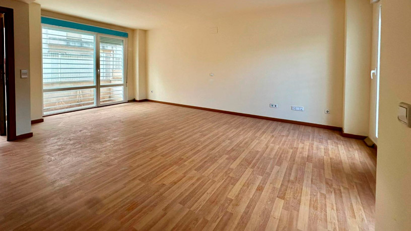 Chalet adosado en venta en calle Asteroide