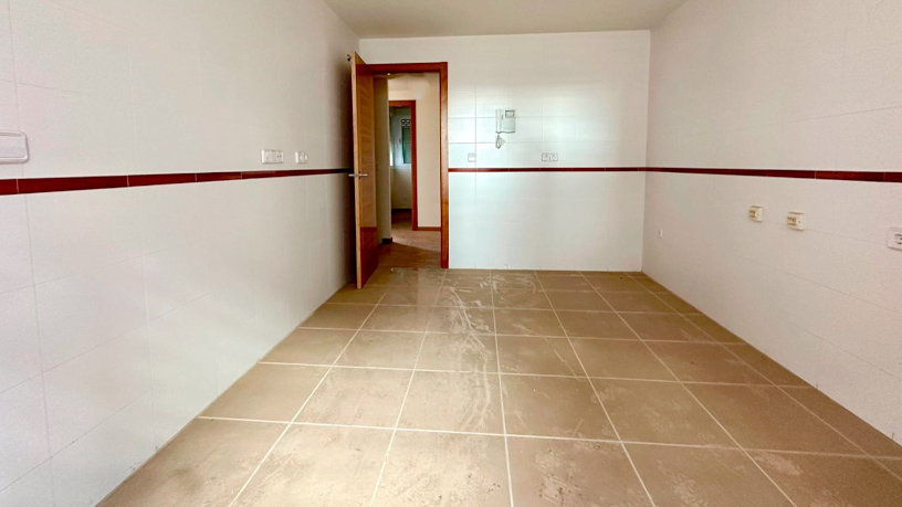 Chalet adosado en venta en calle Asteroide
