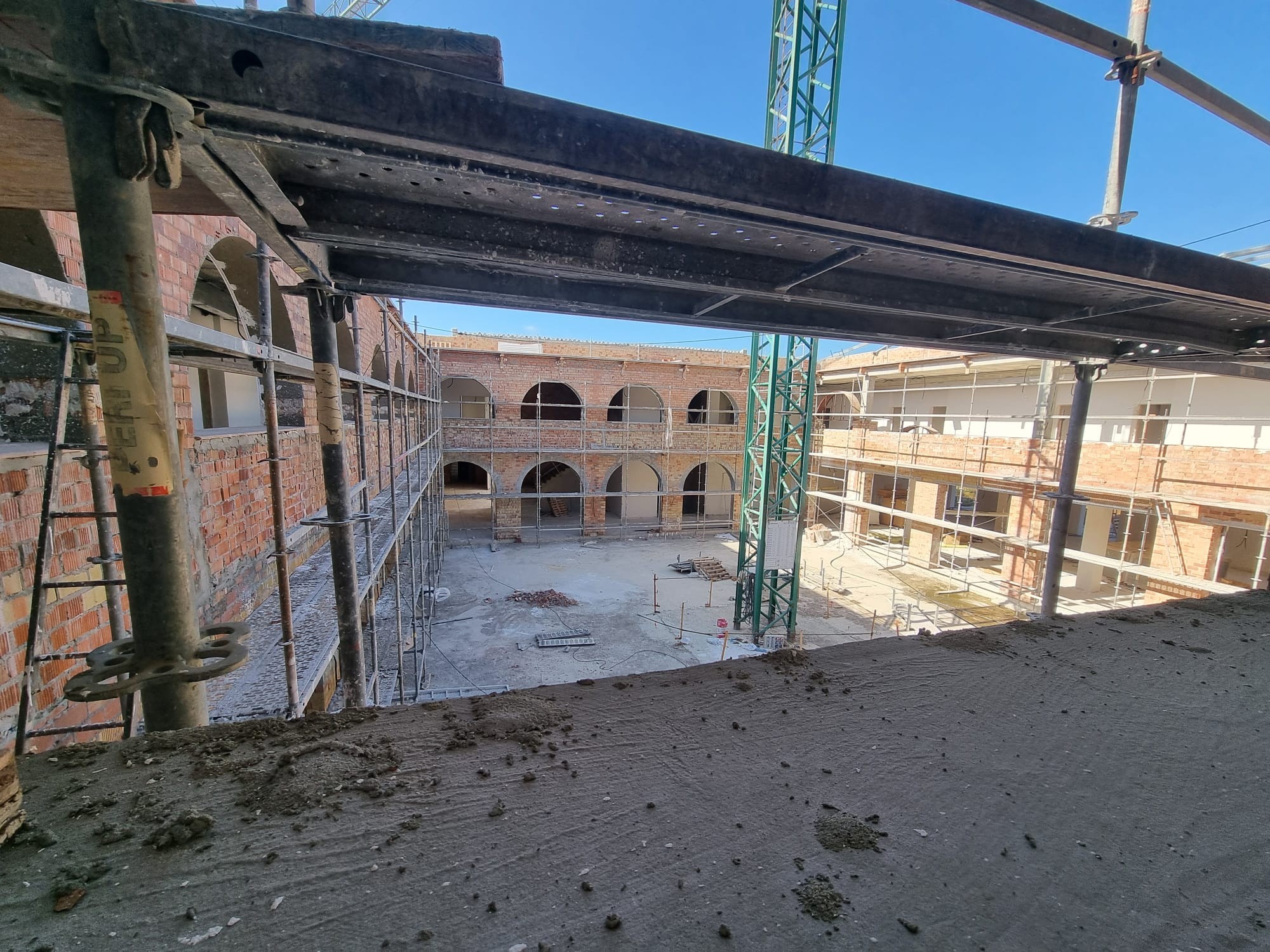 Hotel en venta en carretera A-405