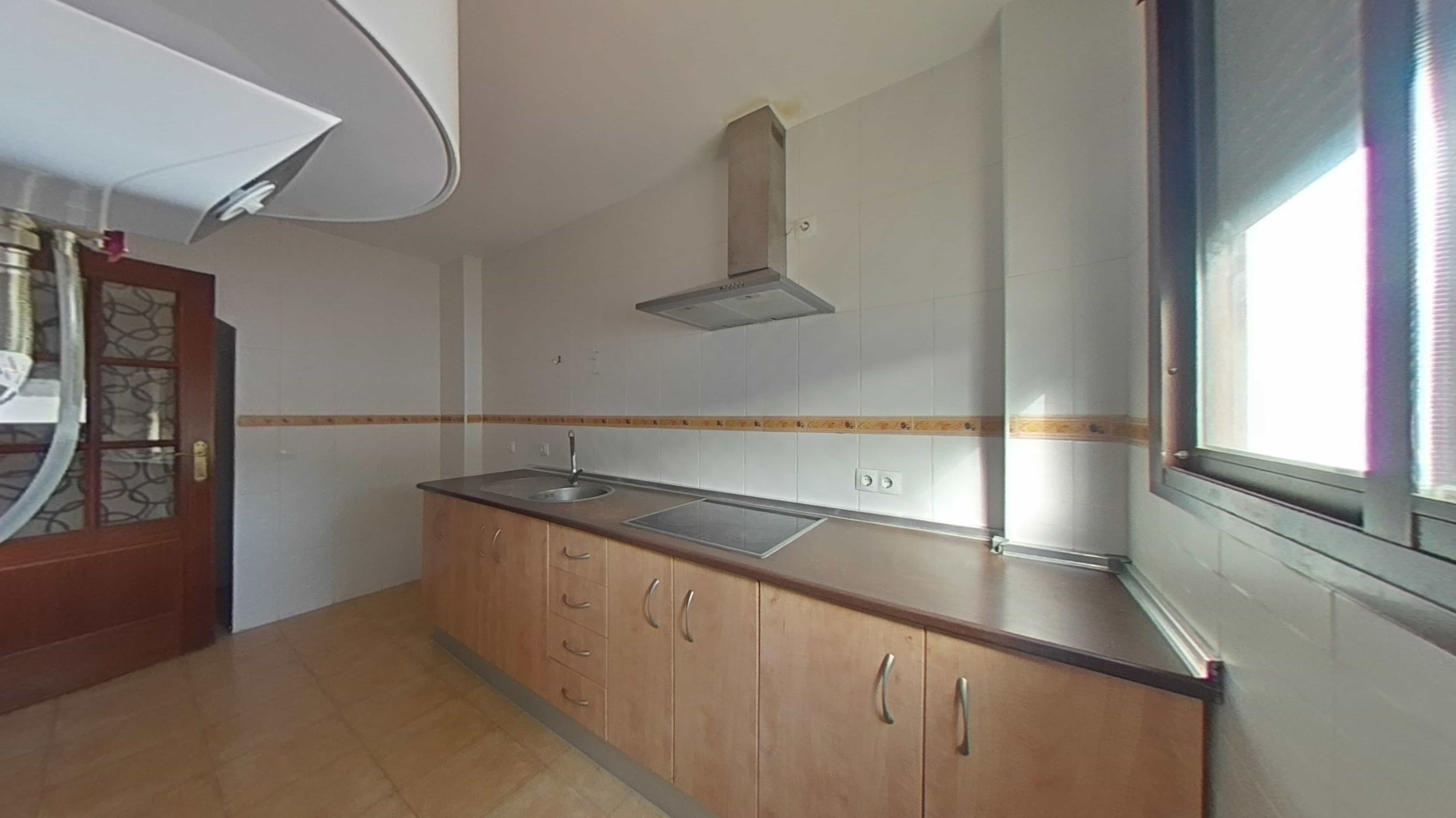 Piso en venta en calle Torrelobaton