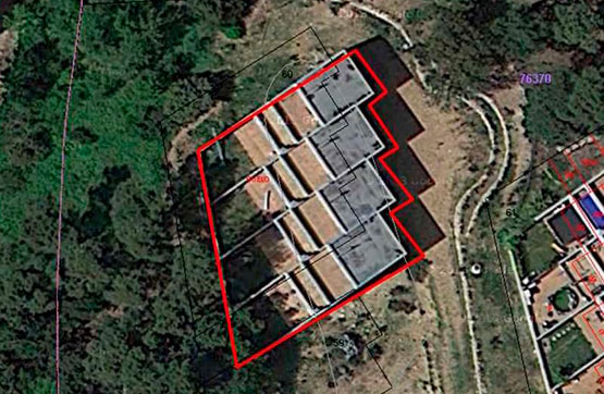 Obra parada en venta en calle Santiago Rusiñol (urb Pedrasanta)