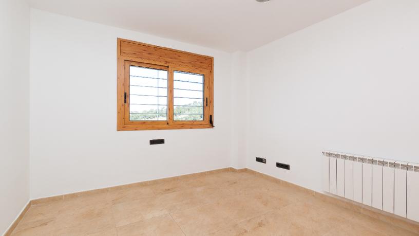 Chalet adosado en venta en calle Roura Monjo