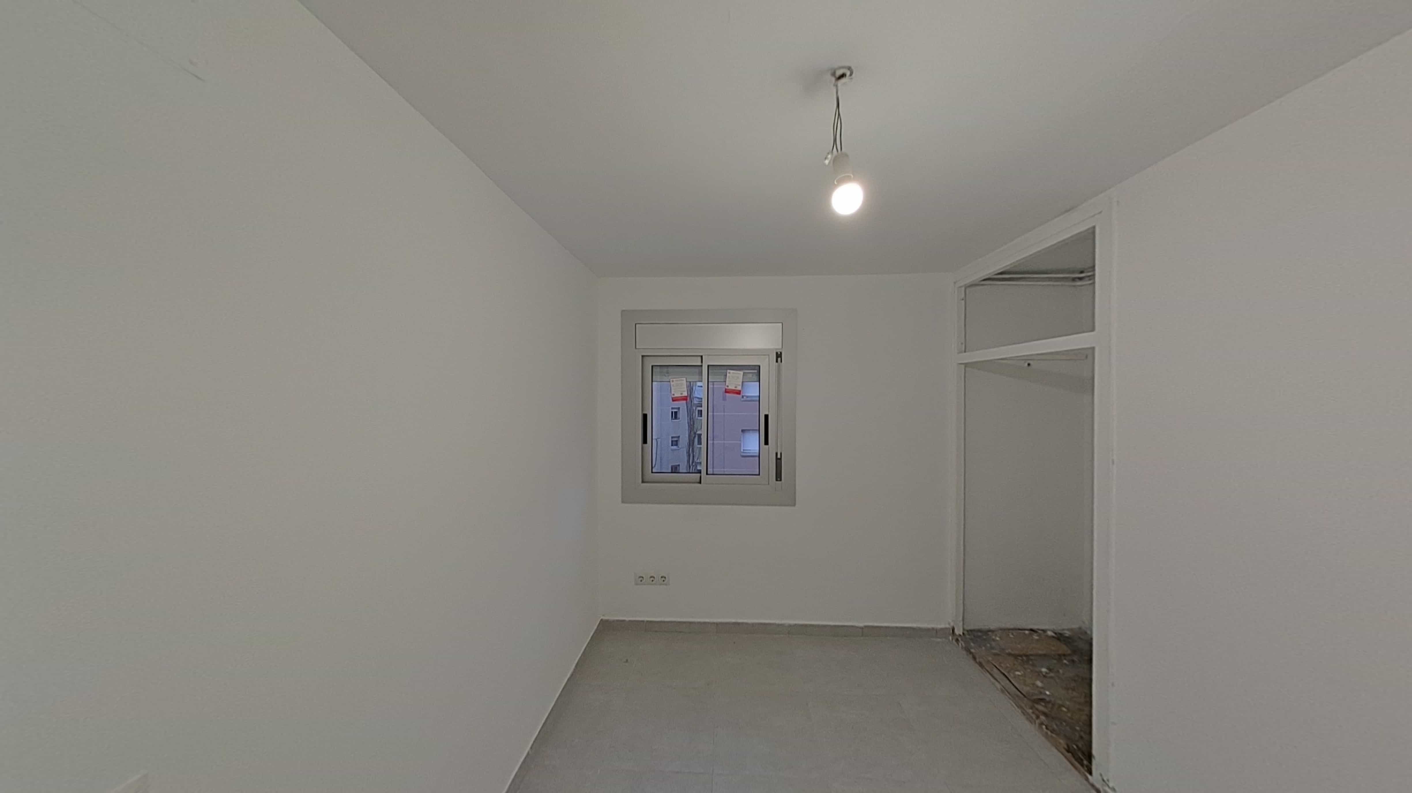 Flat for sale in calle Cova Simanya