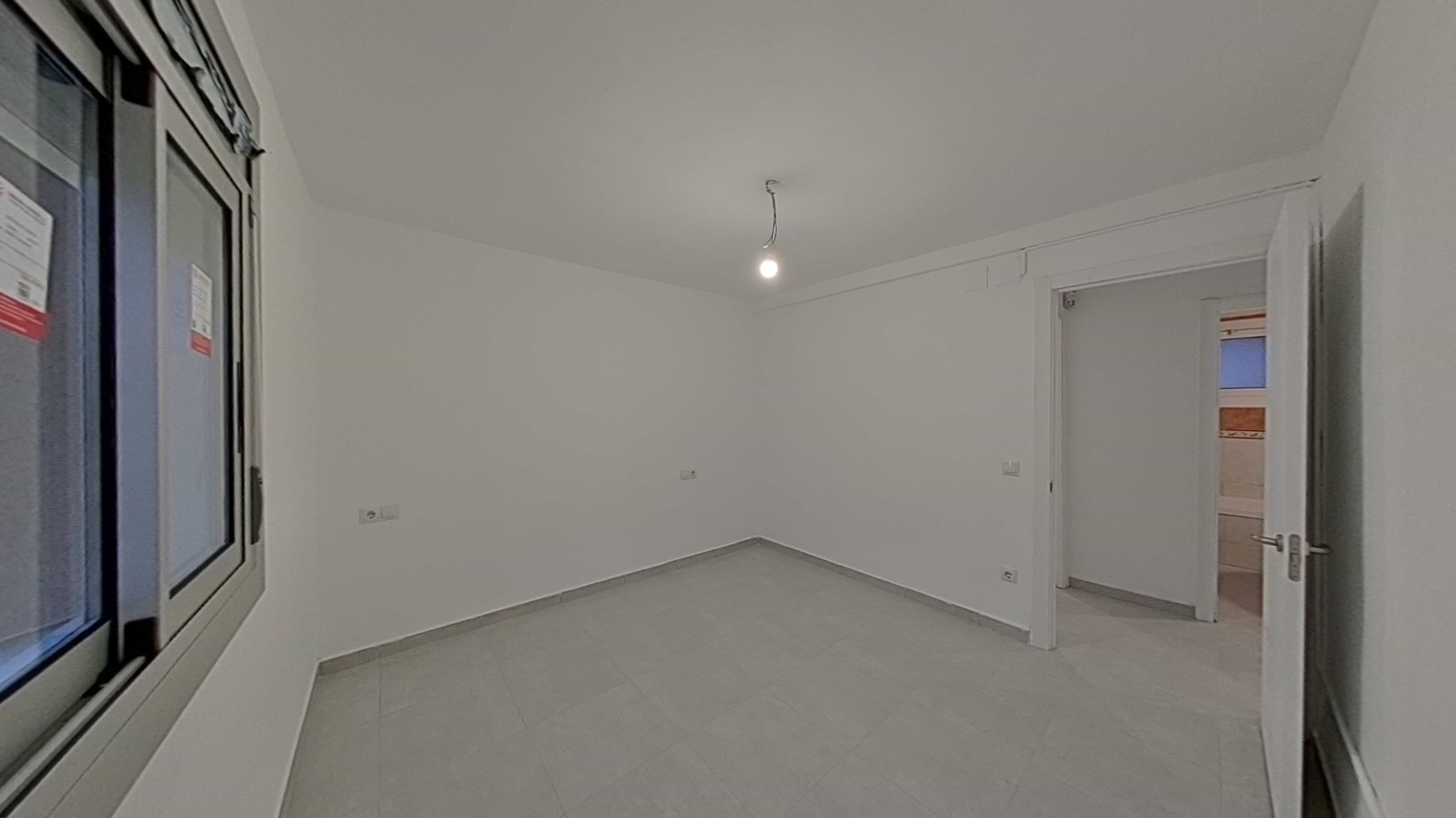 Flat for sale in calle Cova Simanya