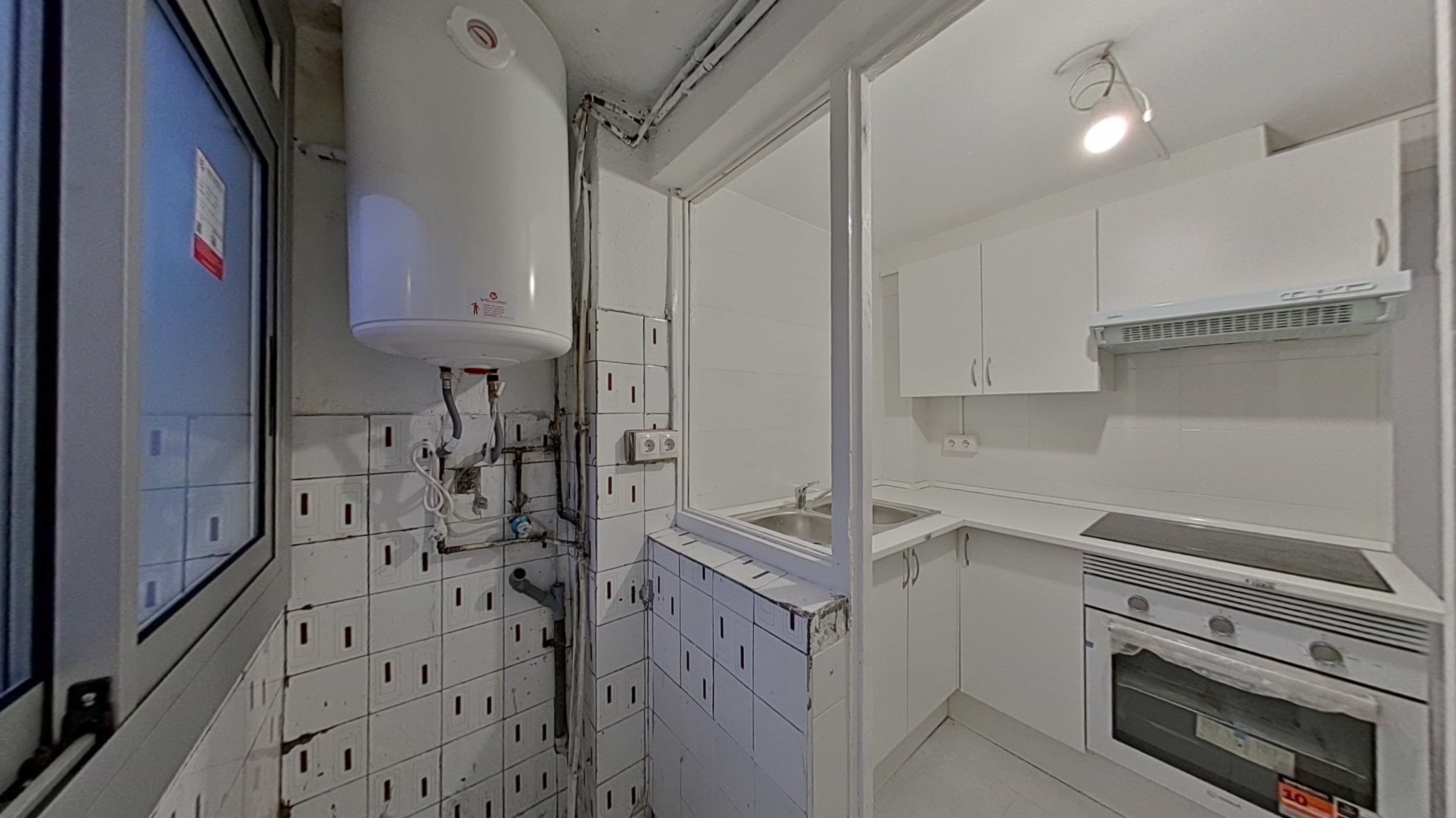 Flat for sale in calle Cova Simanya