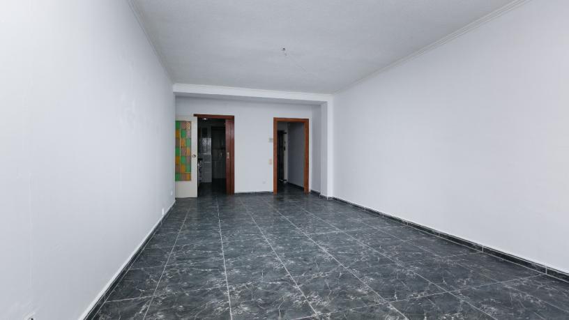 Flat for sale in calle Monturiol