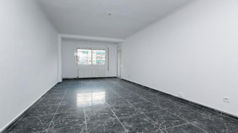 Flat for sale in calle Monturiol