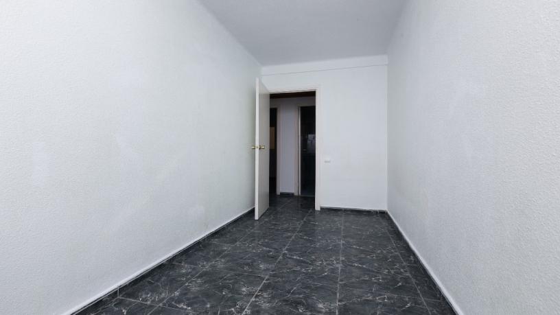 Flat for sale in calle Monturiol
