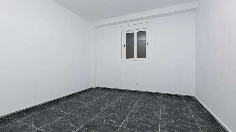 Flat for sale in calle Monturiol