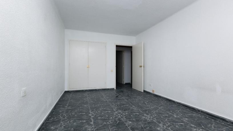 Flat for sale in calle Monturiol