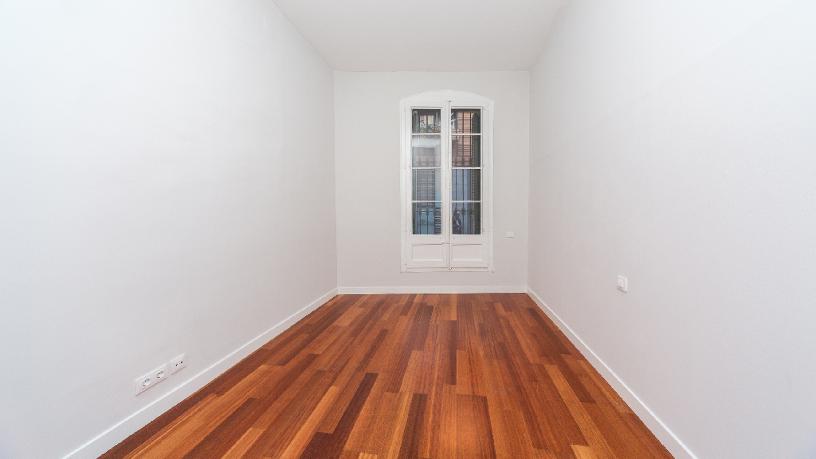 Flat for sale in calle Vallirana