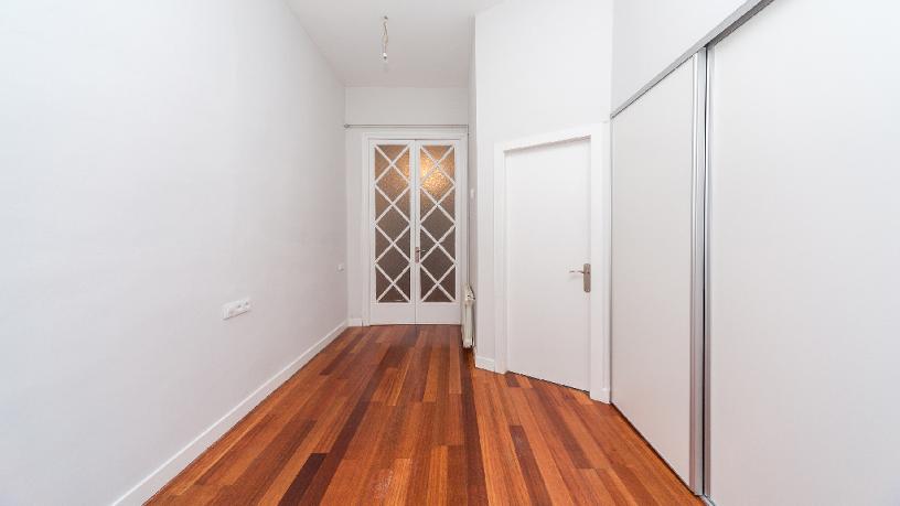 Flat for sale in calle Vallirana