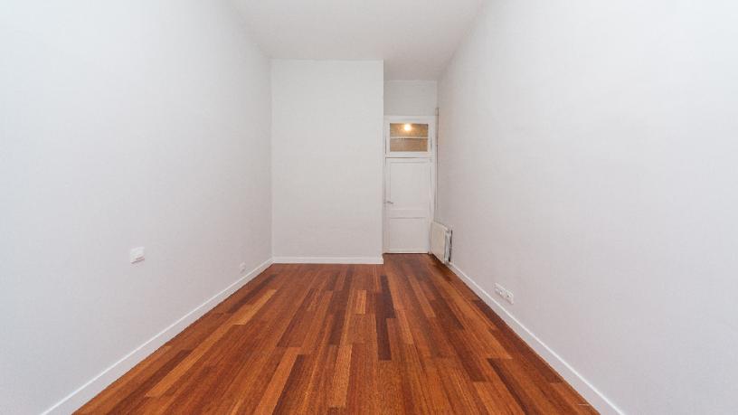 Flat for sale in calle Vallirana