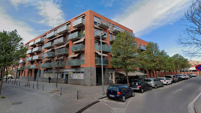 Garage Dans Rue Joan Fivaller, Rubí, Barcelona