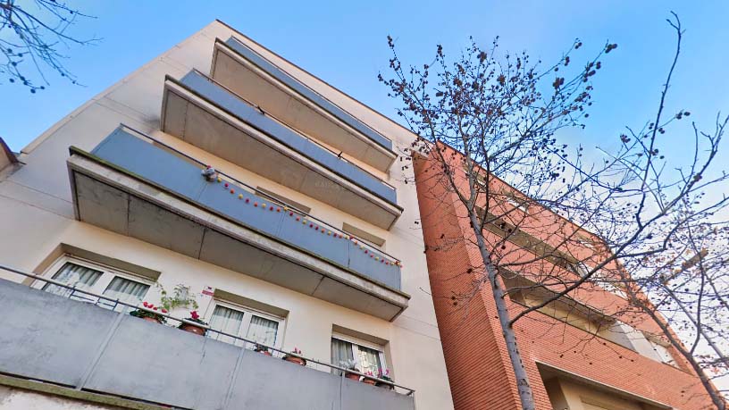 Garaje en avenida Girona, Olot, Gerona