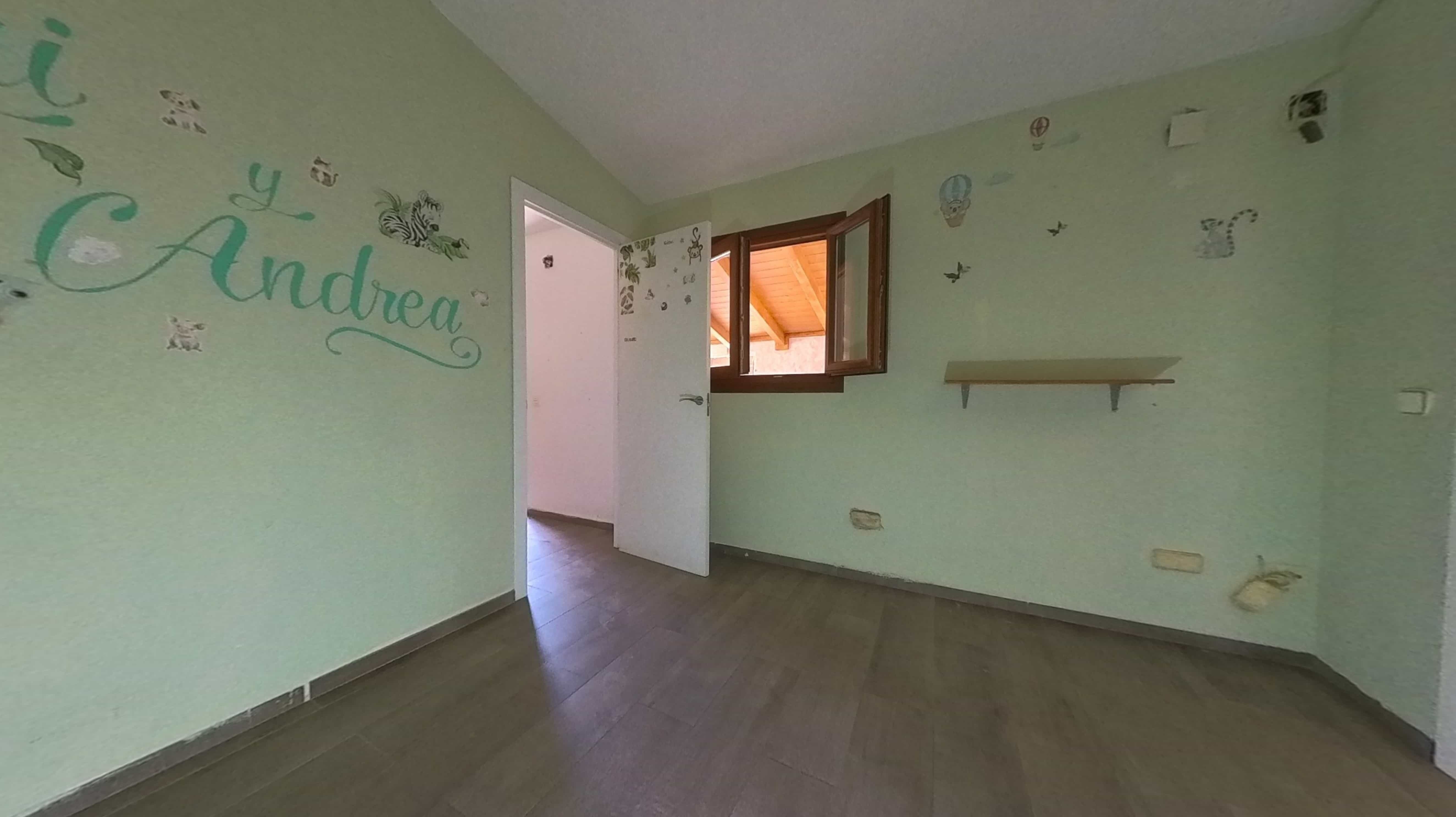 Chalet adosado en venta en calle Secares