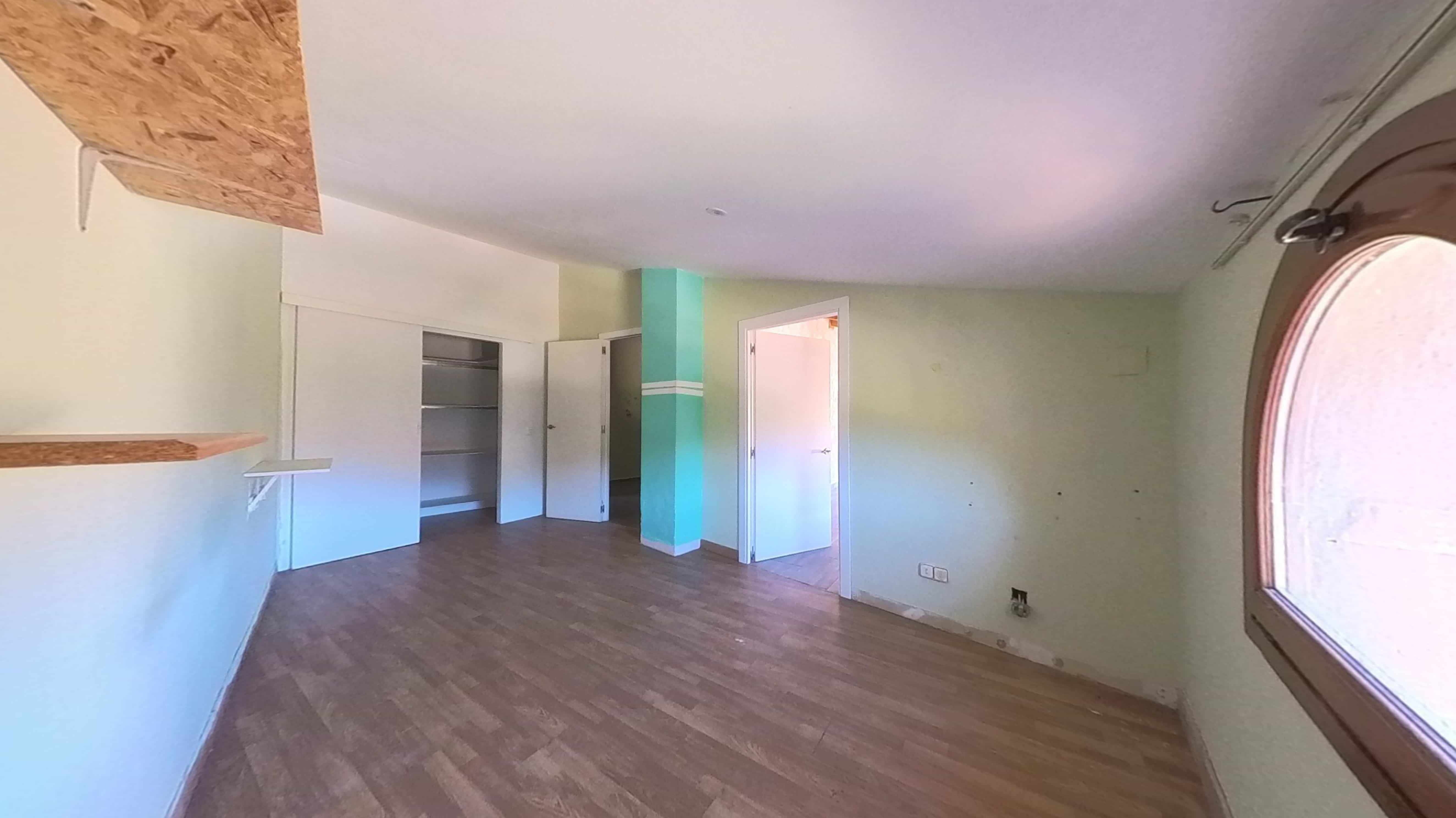 Chalet adosado en venta en calle Secares