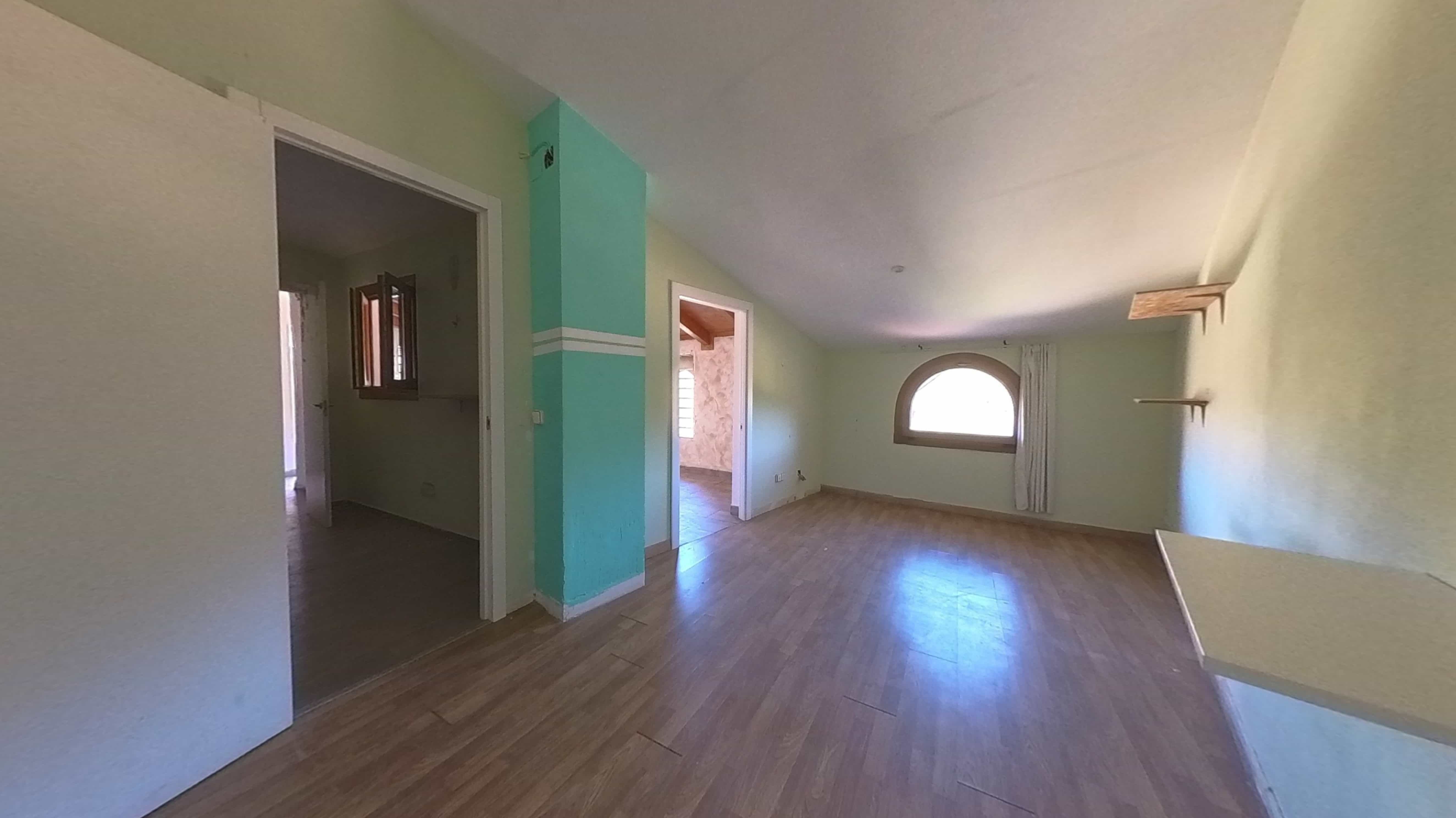 Chalet adosado en venta en calle Secares