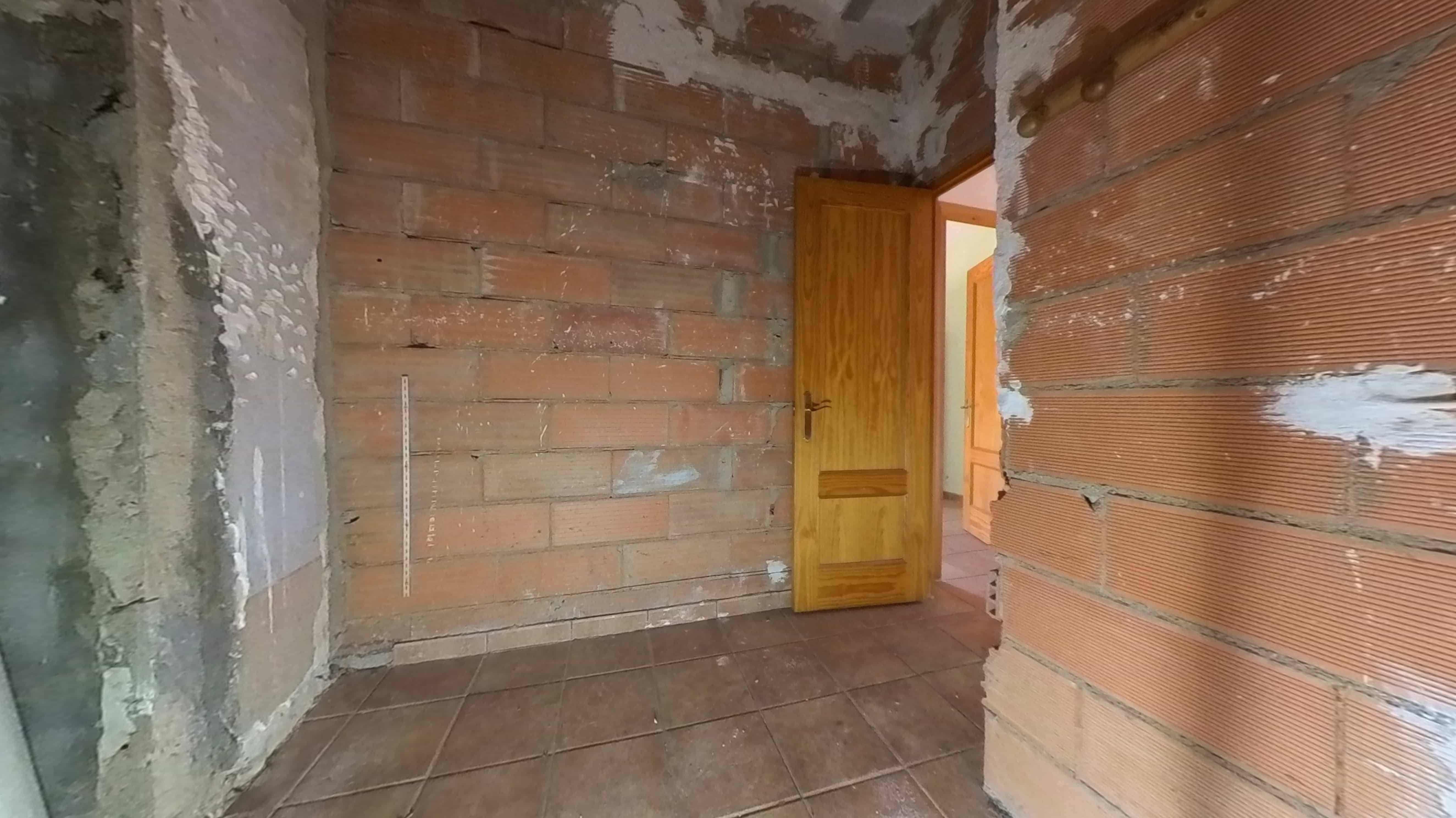 Chalet adosado en venta en calle Secares