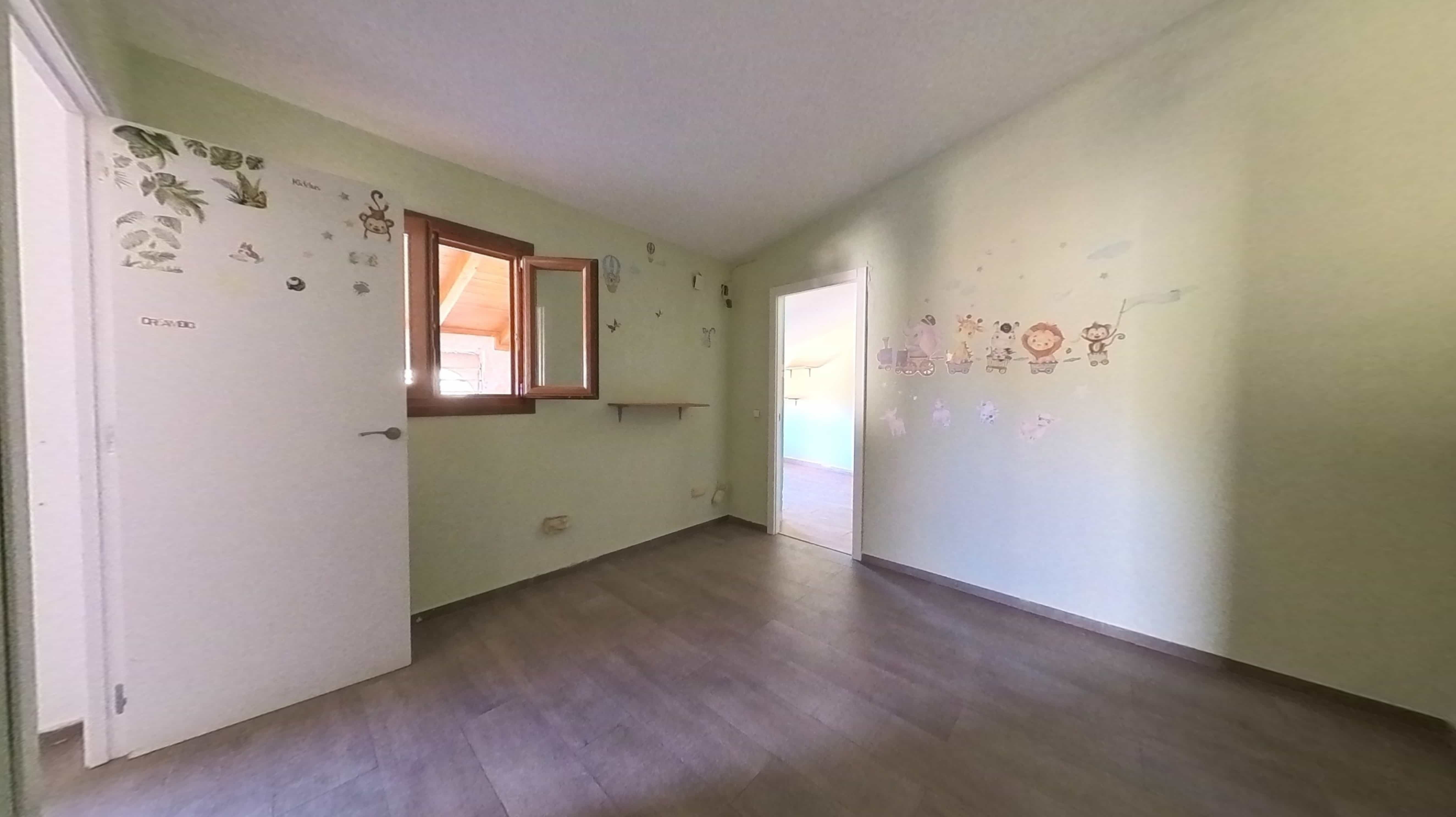 Chalet adosado en venta en calle Secares