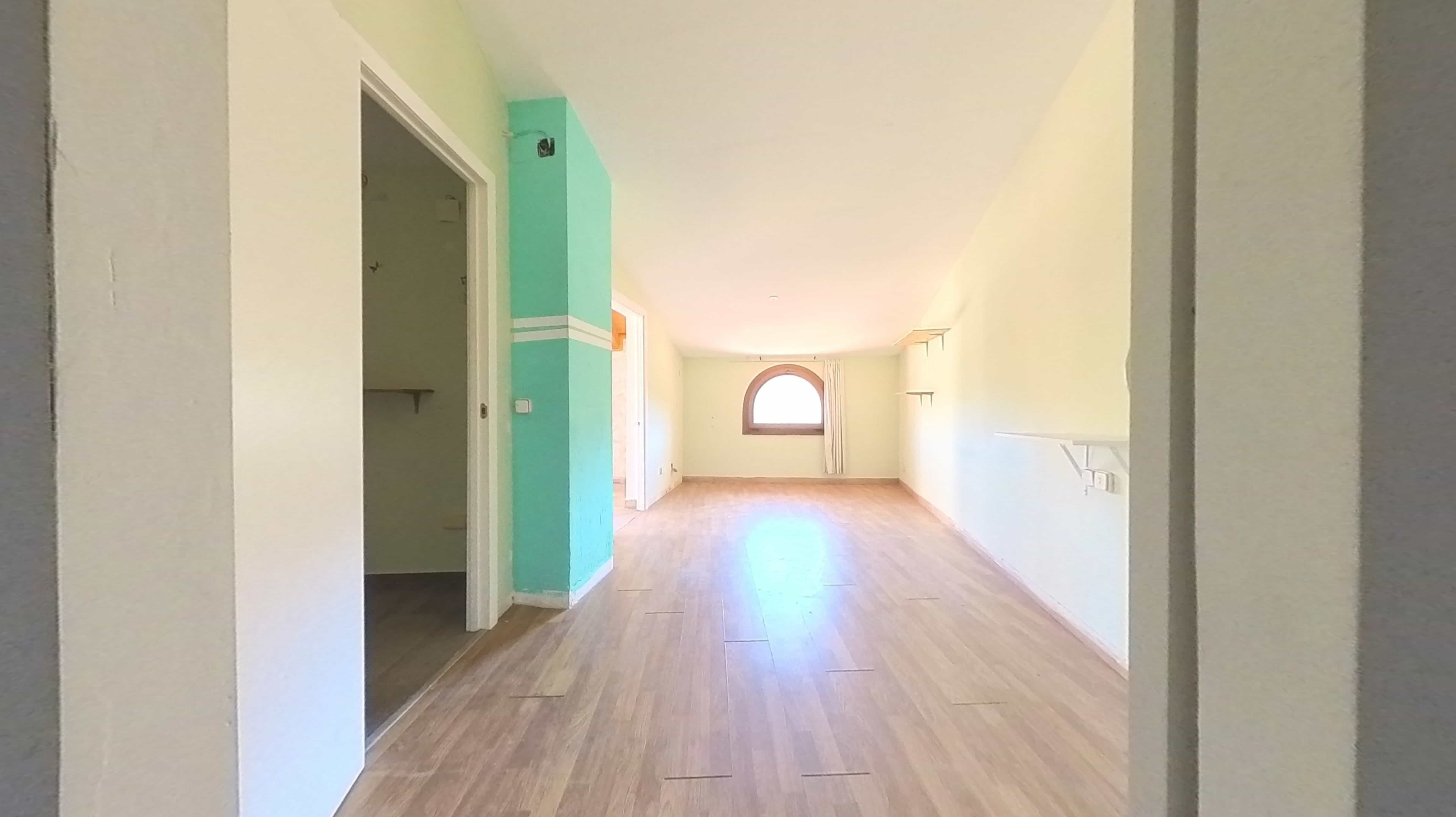 Chalet adosado en venta en calle Secares