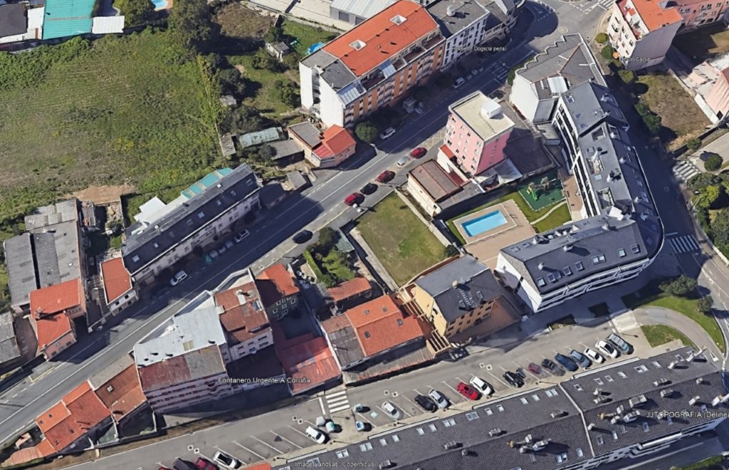 Terreno en venta en avenida Rosalia de Castro