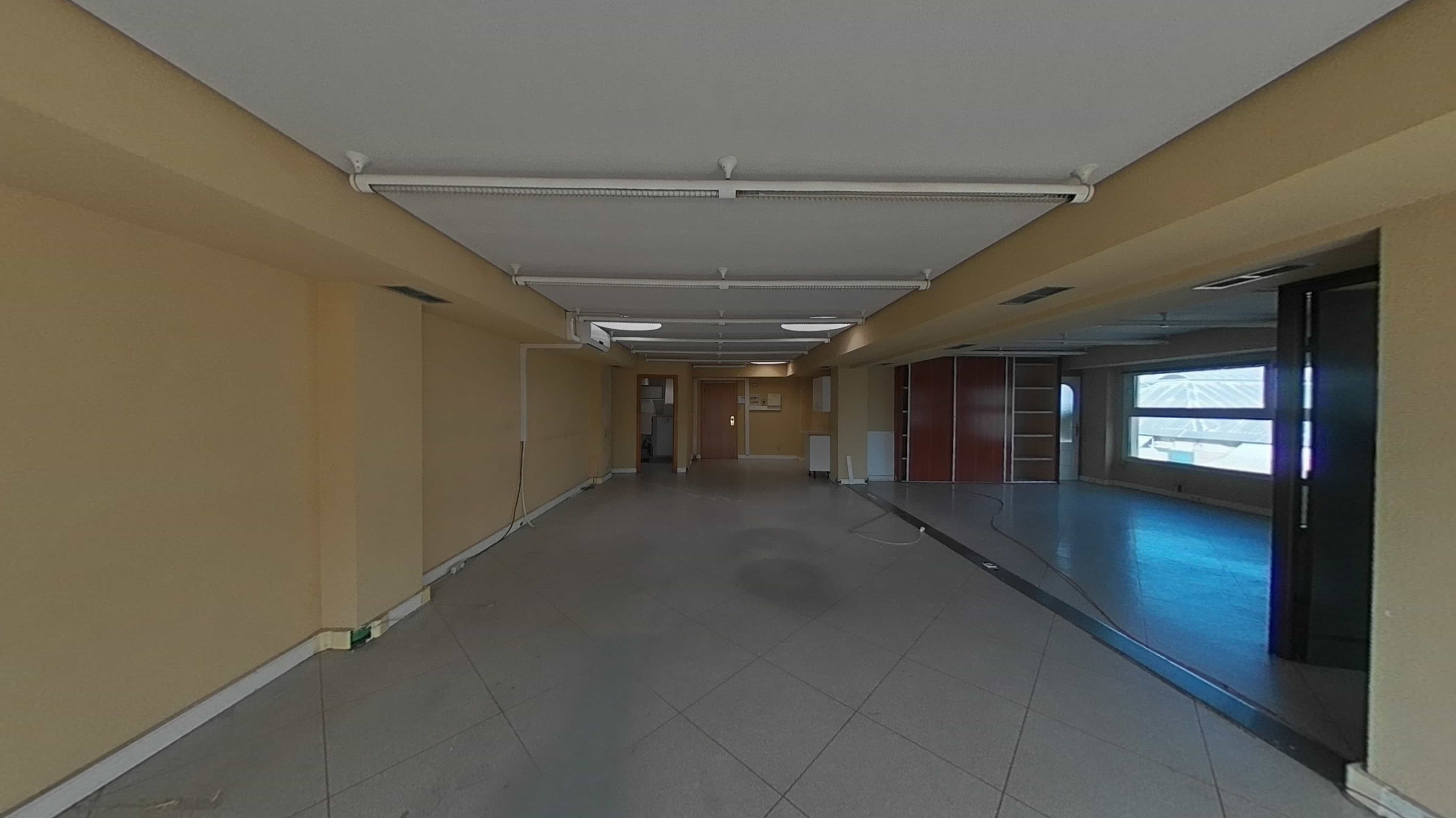 Commercial premises for sale in calle Via Complutense