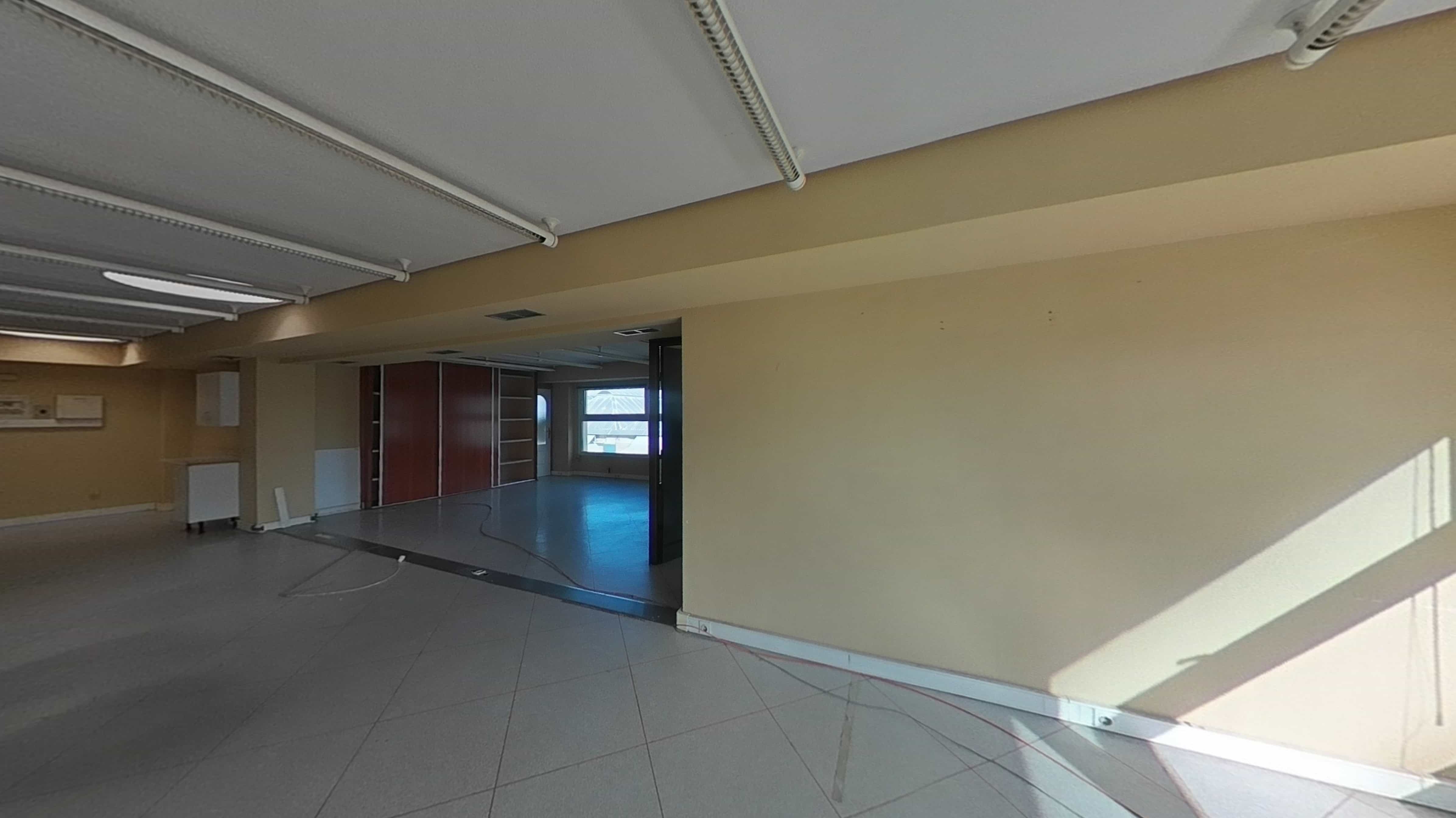 Commercial premises for sale in calle Via Complutense