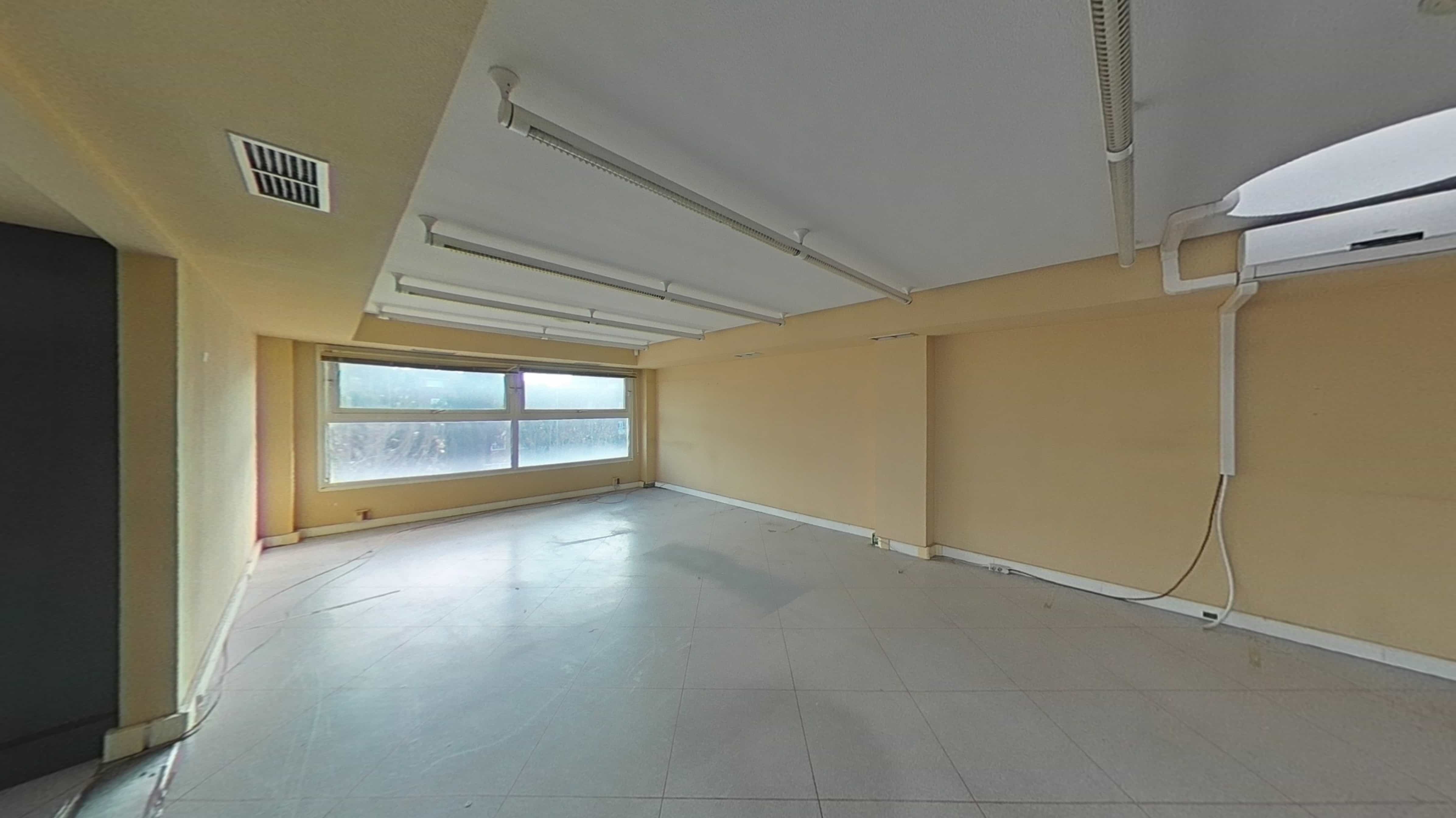 Commercial premises for sale in calle Via Complutense