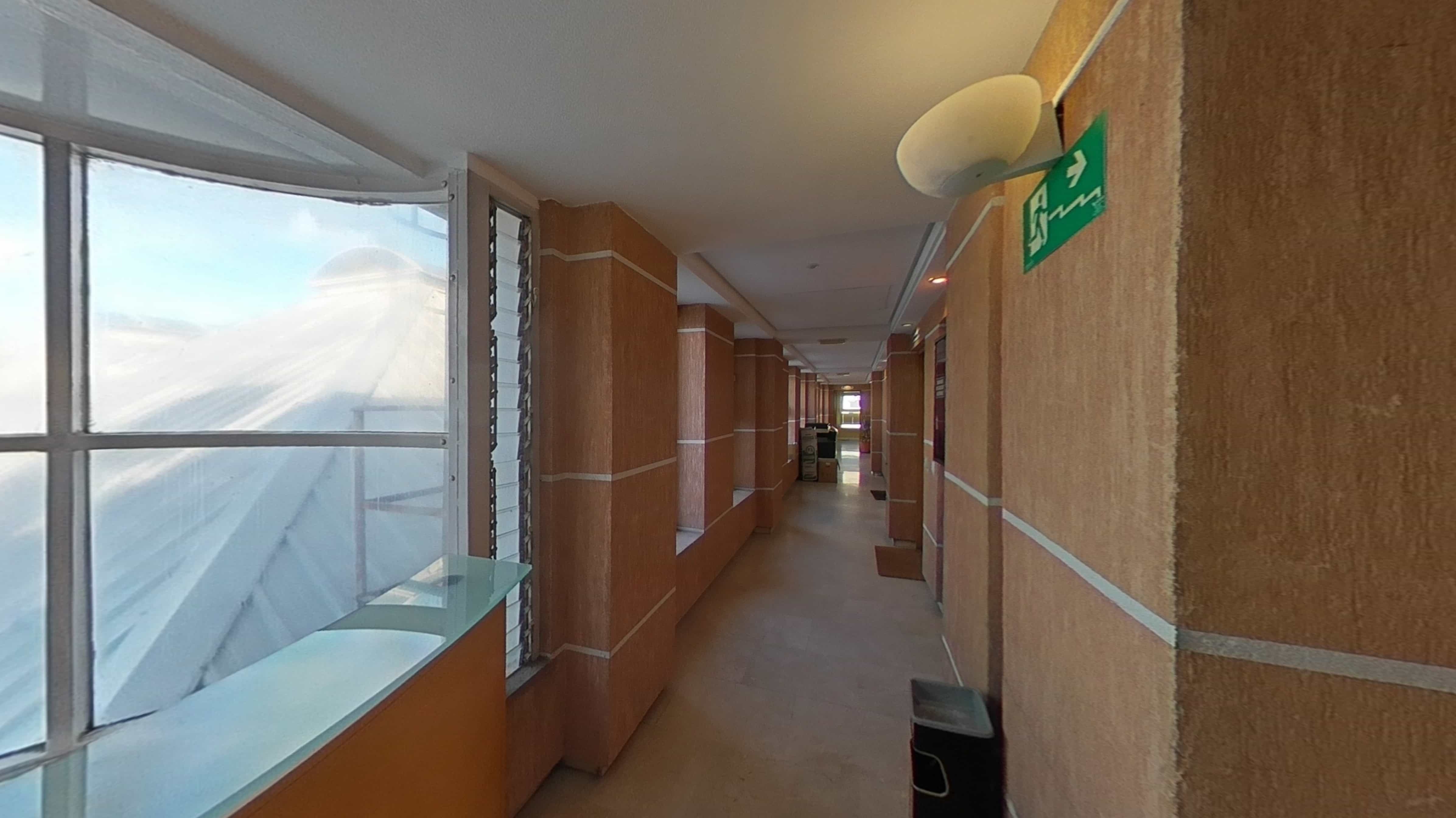 Commercial premises for sale in calle Via Complutense