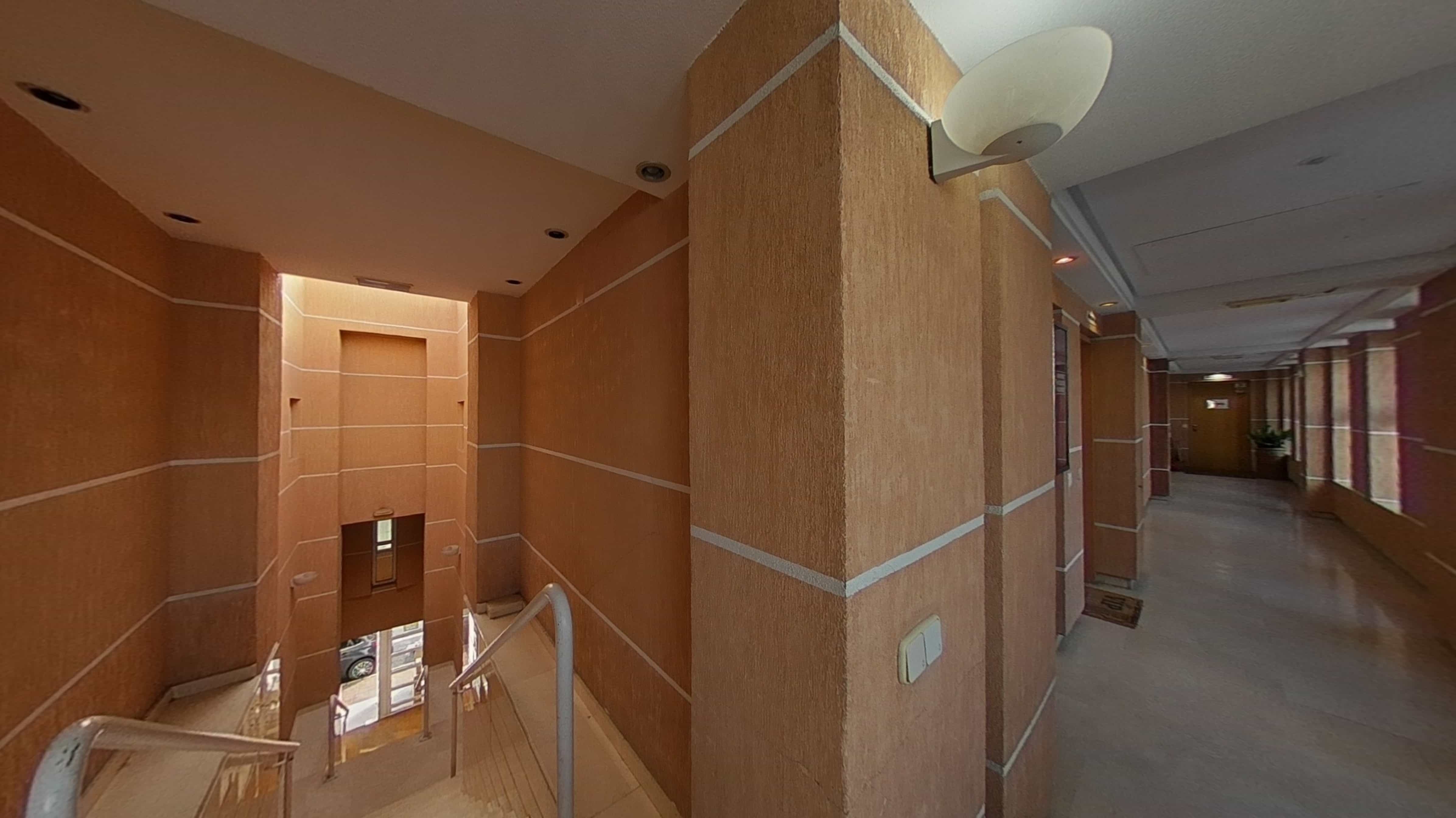 Commercial premises for sale in calle Via Complutense