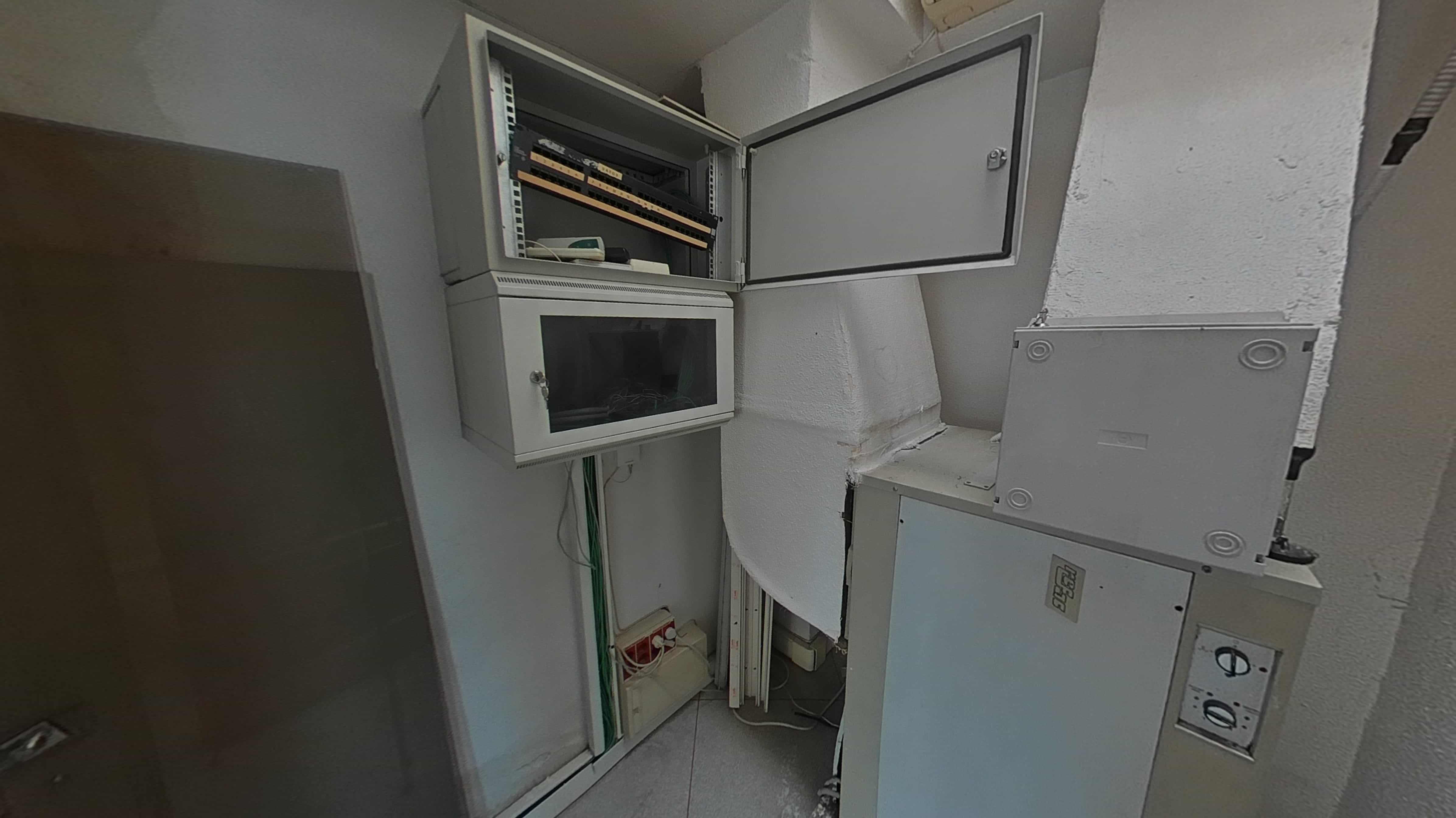 Commercial premises for sale in calle Via Complutense
