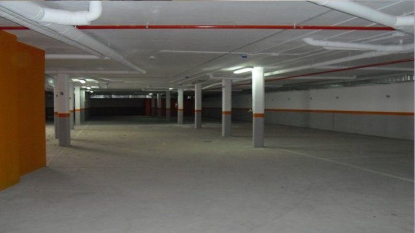 Garaje en venta en calle Jardines de los