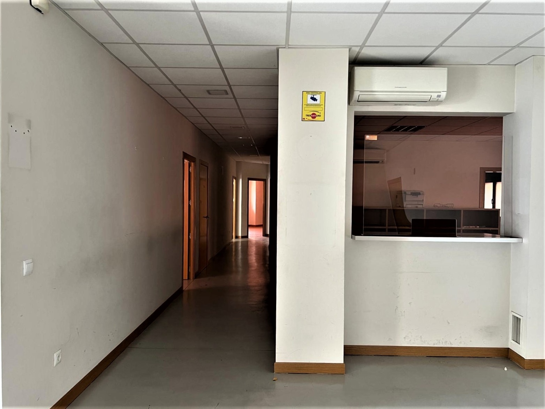 Local en venta en calle Cortinas Cervantes